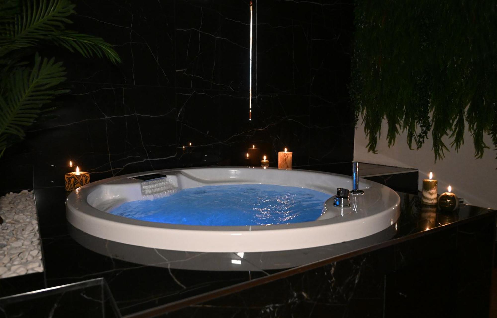 10. Palace Eight - Suites & Spa