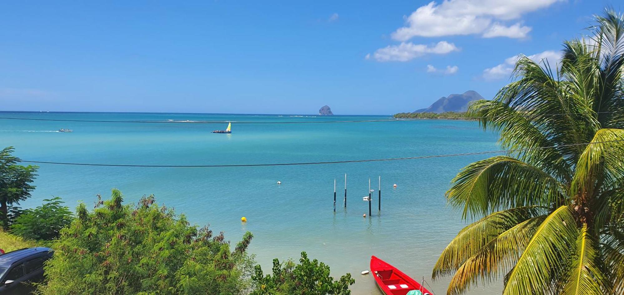 T2 Les pieds dans l'eau face à la mer des caraïbes Sainte Luce - Trois Rivières