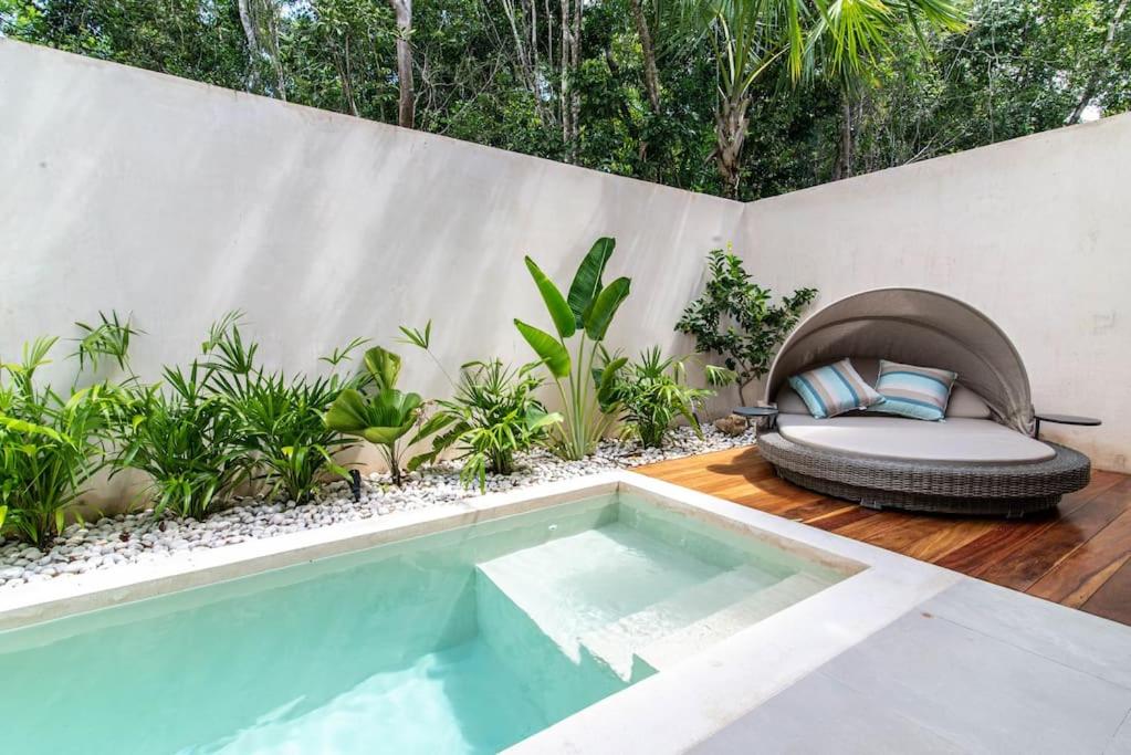 Beautiful 4BR, Up to 8 Guests, Private Pool, 10 min to Beach