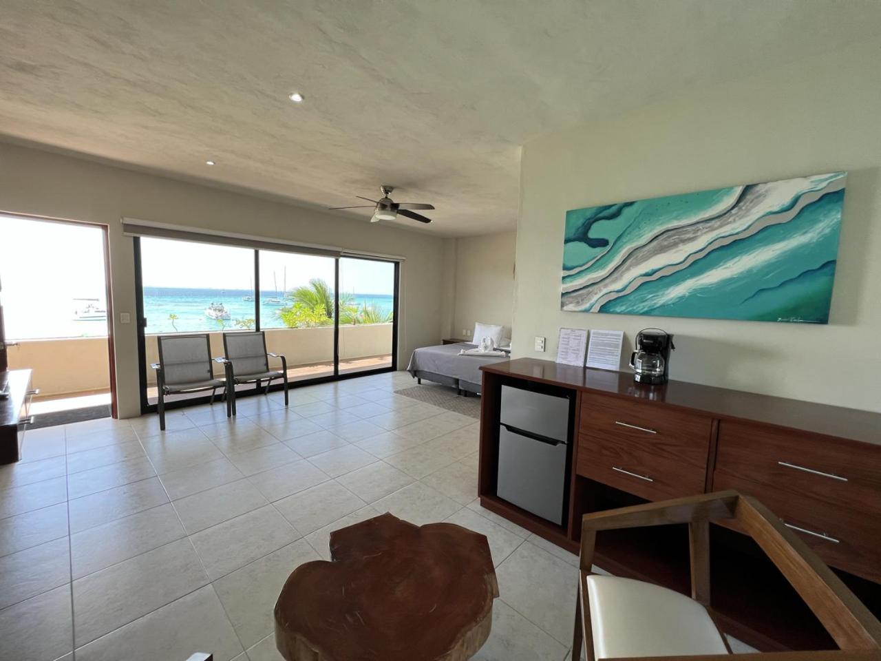 Cuxos Hotel Beachfront, imagen 3