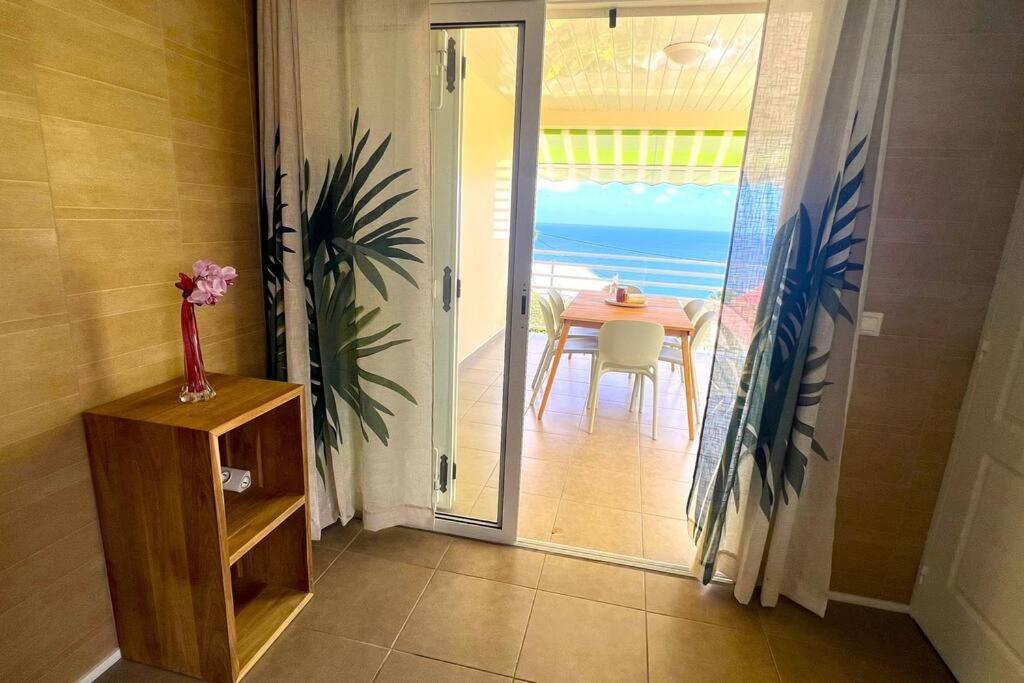 Suite Spacieuse 4 étoiles 77m2 vue mer Les Saintes