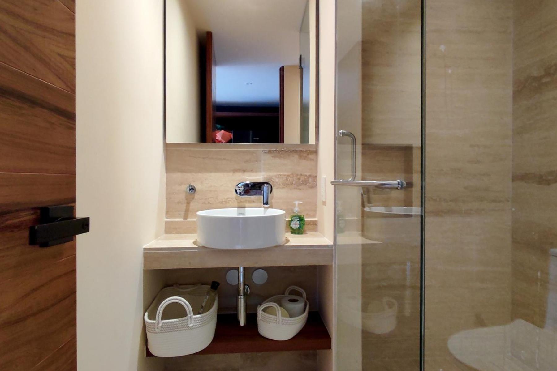 Modern 2 Story Beach Loft with Rooftop Pool and Ocean Views, foto 6