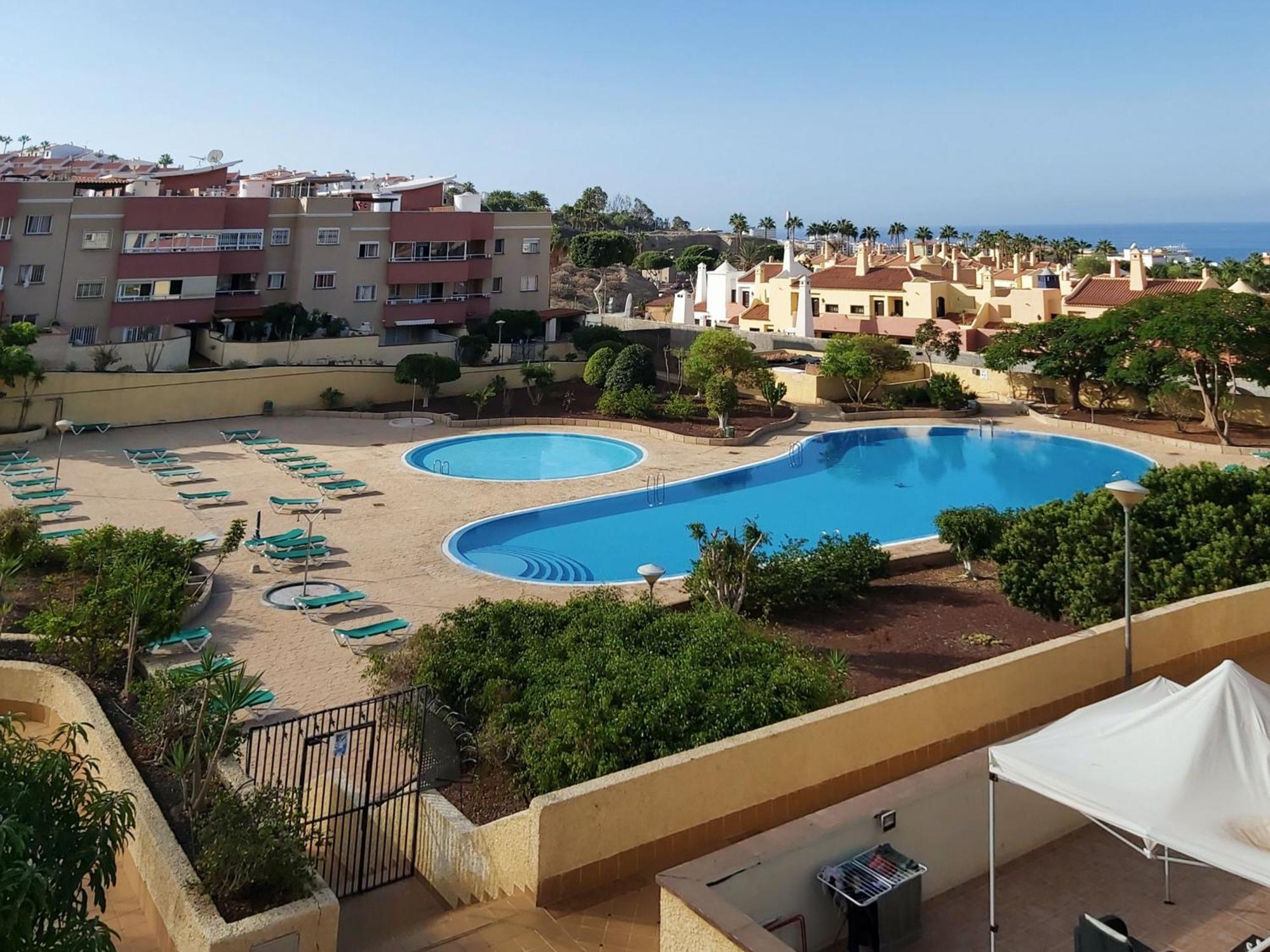 Live Costa Adeje Terraza y piscina
