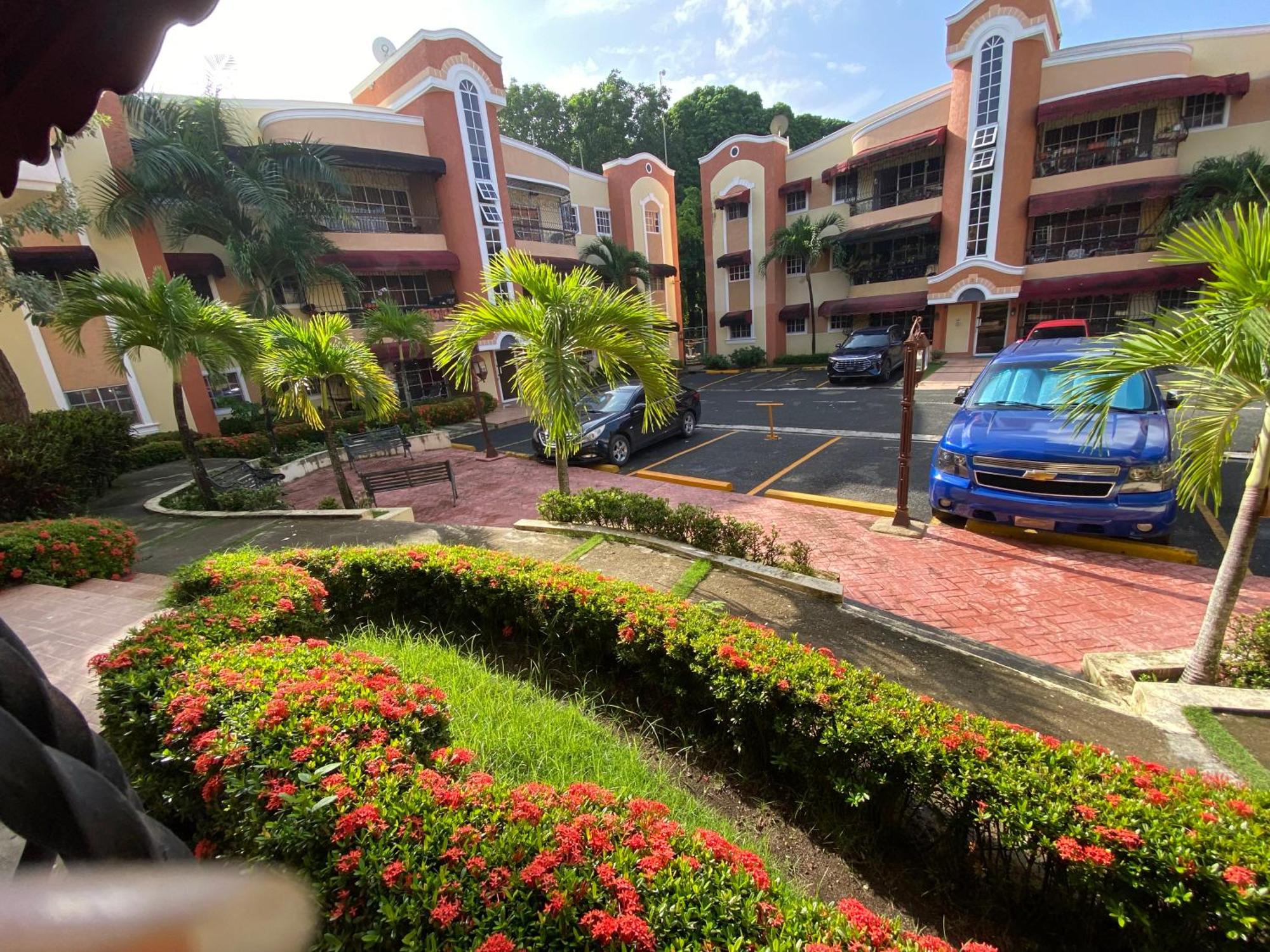 1Dom Rep - Huge cozy 3 bedrooms - close to all transportation Jacobo Majluta - Residencial Paradise V Colina Arroyo 1, imagen 2