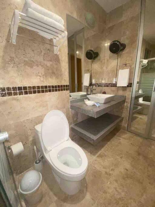 Amazing, luminous studio close to beach and 5th Av, foto 11