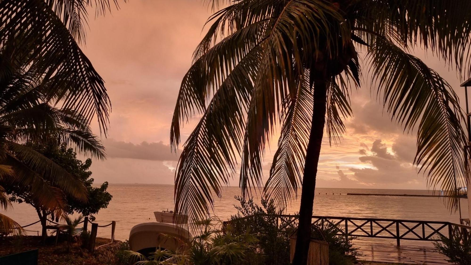 On The Beach - Seaside Sunrise Haven 3 Bedrooms SEA VIEW, imagen 3