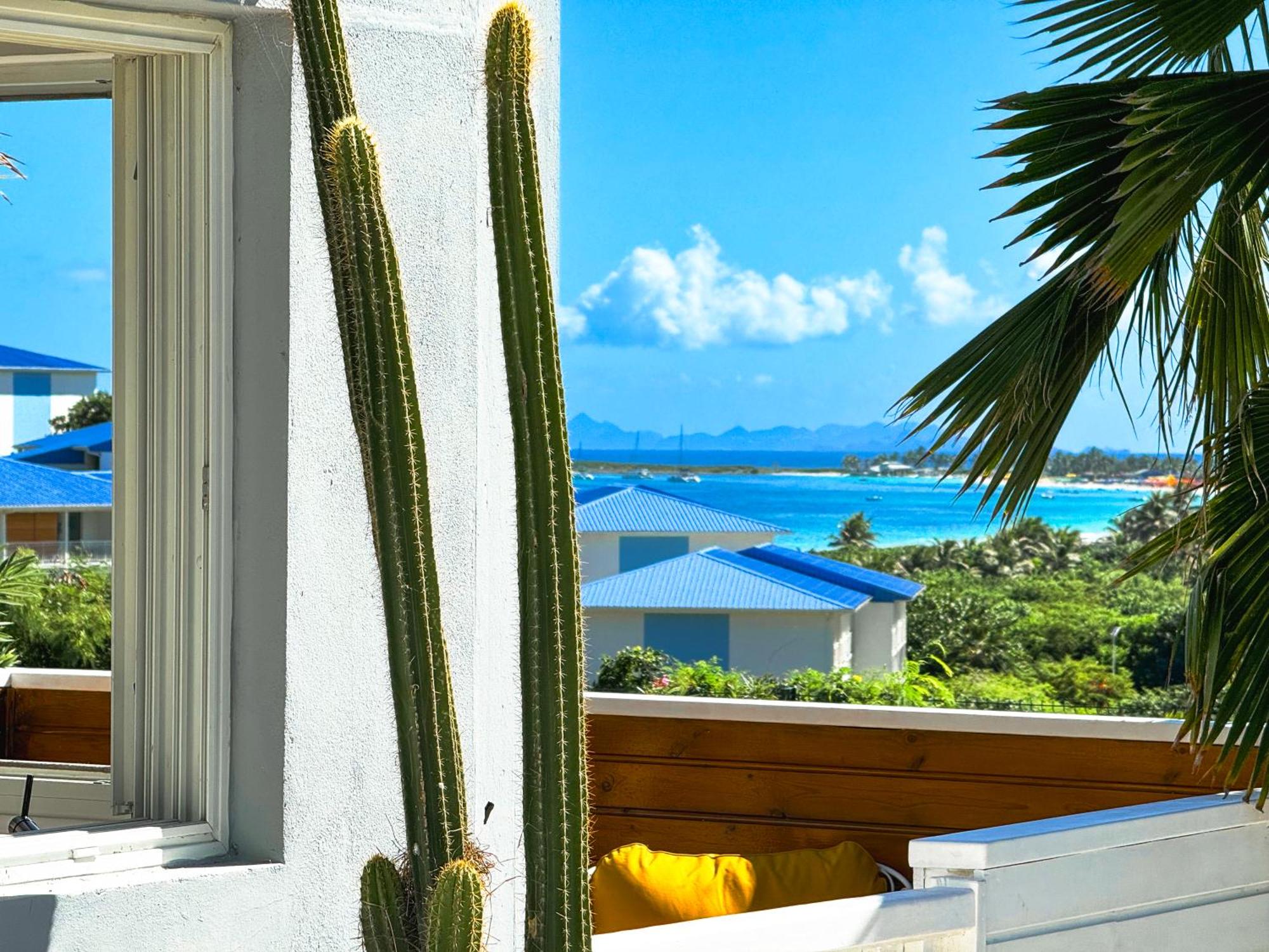 NEW House 2 bathrooms, 3 terraces and ocean view Orient Bay