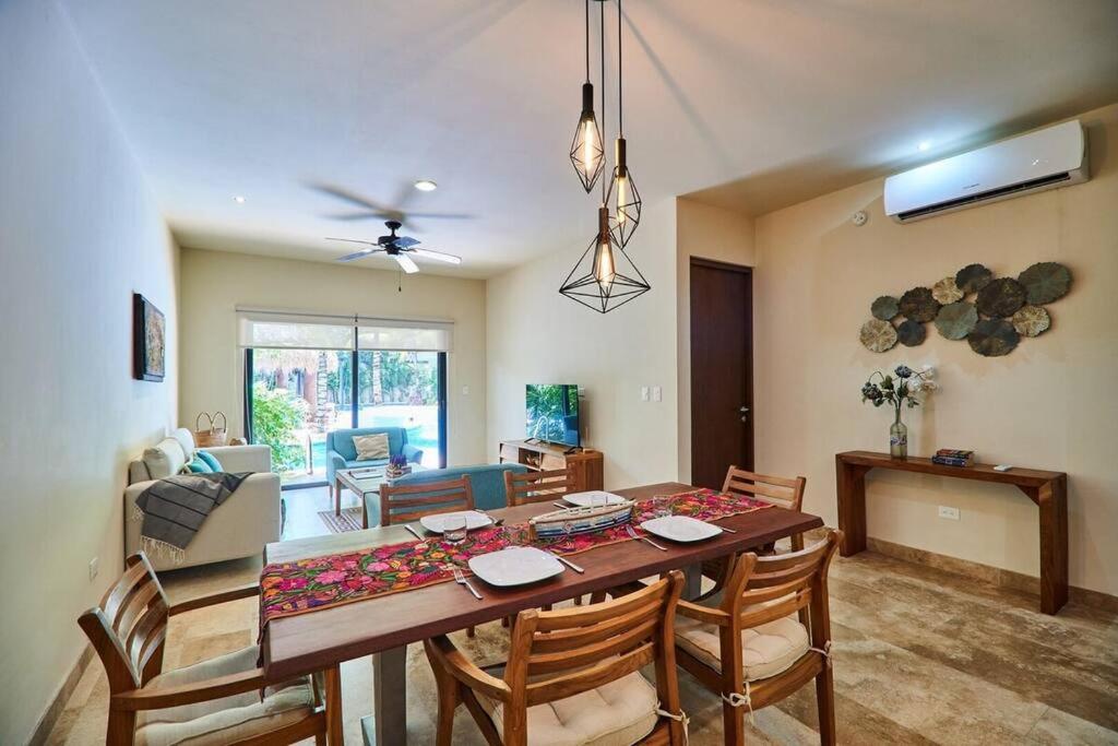 Zen Oasis Swim Up Condo Pool W Tiki Hut Bar + Gym, imagen 3