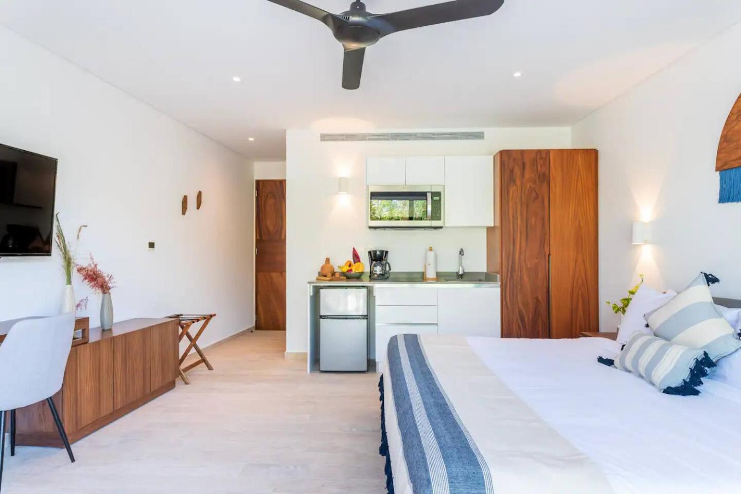 Central Park Lagunas - Luxury Modern Condo with Kitchen, foto 11