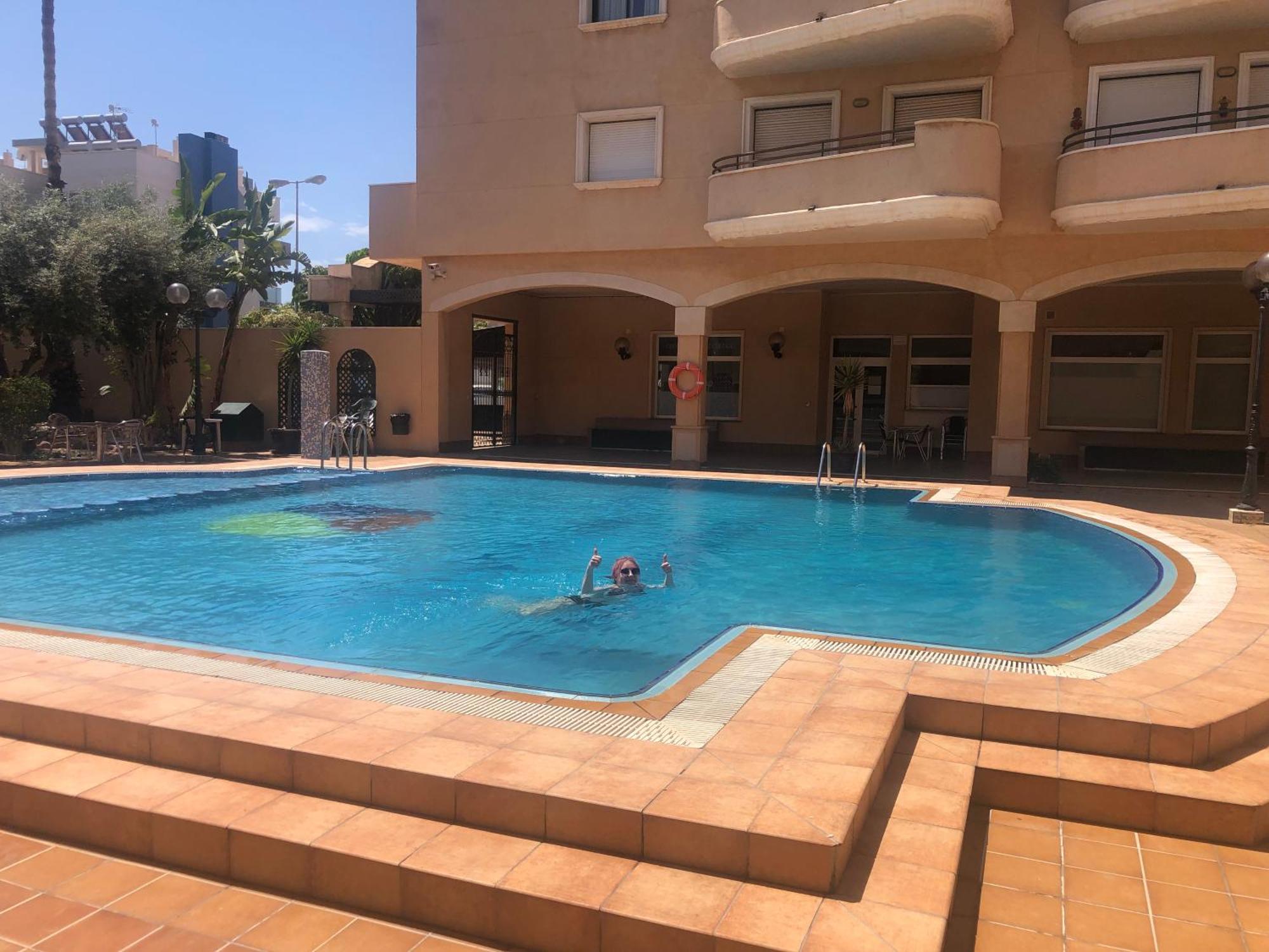 Sunny Paradise/El Paraiso Soleado