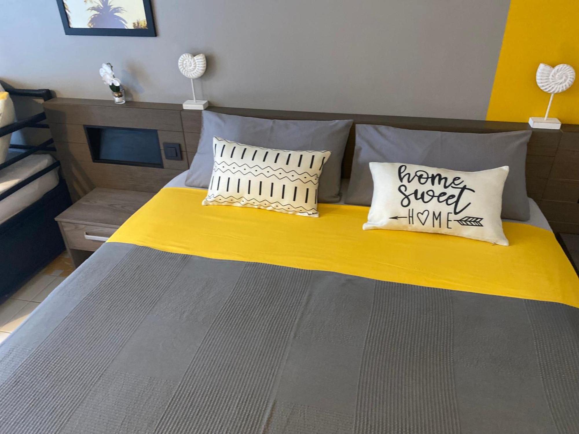 LE CAMASSIA - Studio de standing dans résidence privée avec accès Piscine et plage., foto 12