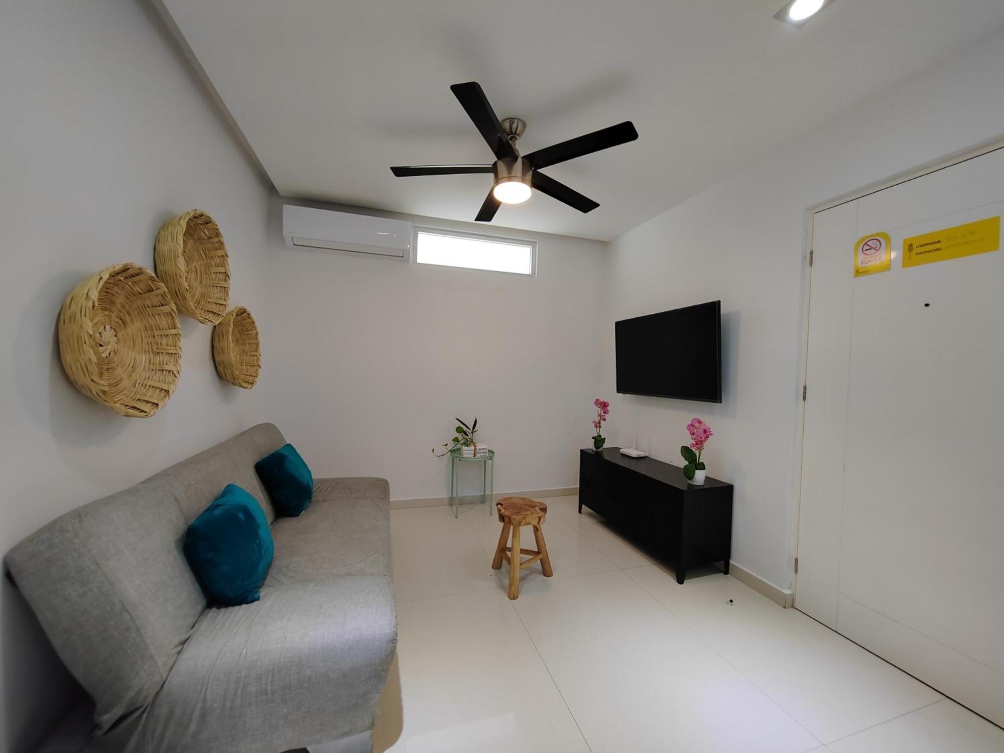 Centrally located apartments steps away from 5th avenue and the beach! By.Yeah, foto 12