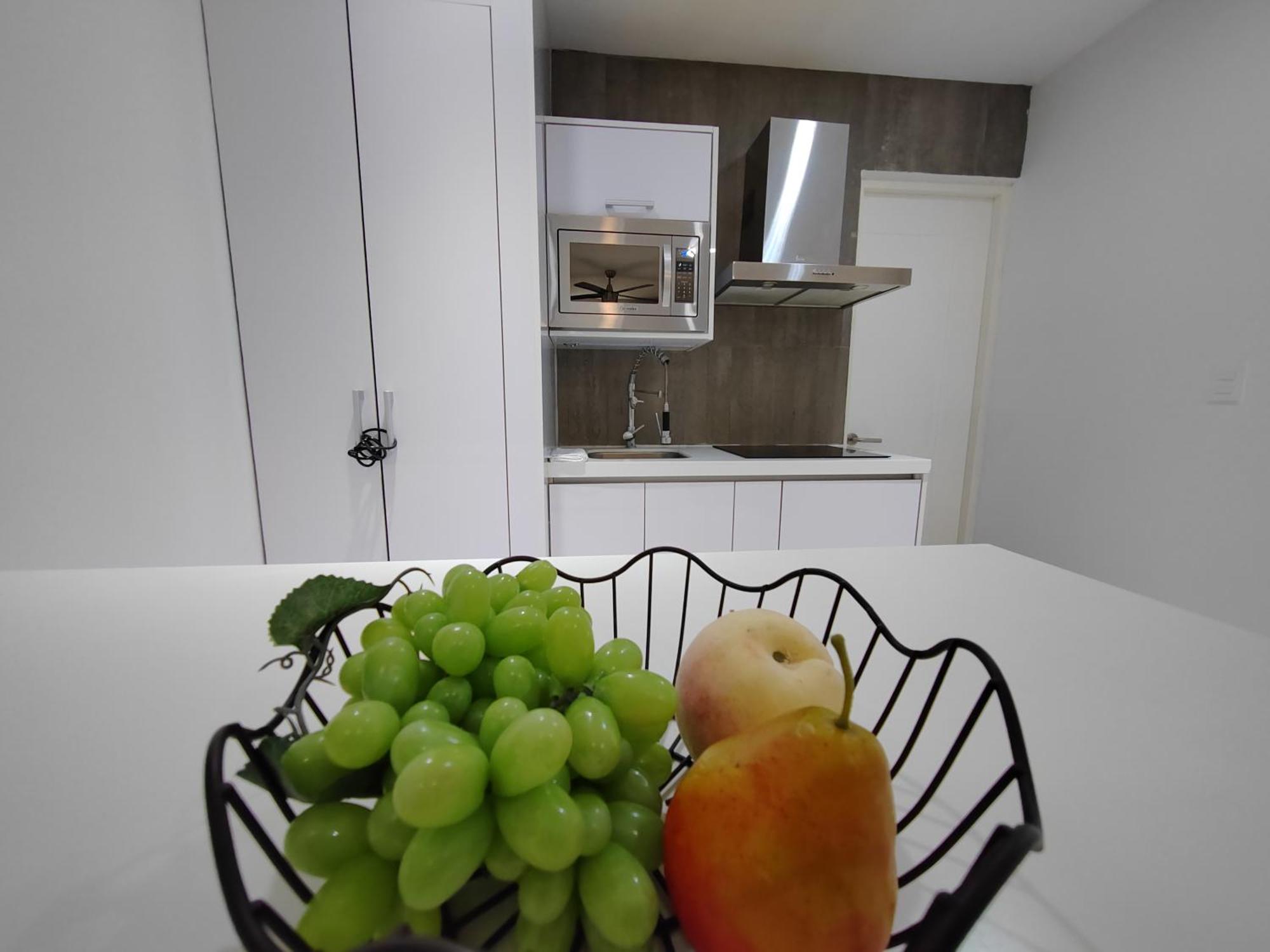 Centrally located apartments steps away from 5th avenue and the beach! By.Yeah, imagen 2