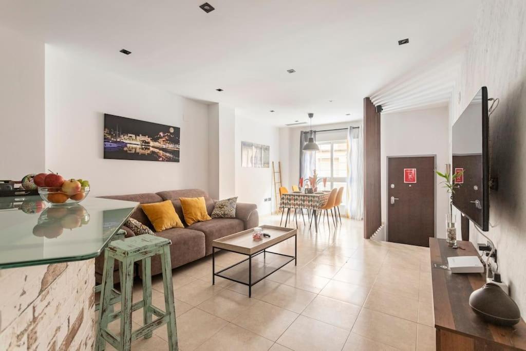 CastelPlace beach con plaza de Garage incluida, parking and AC
