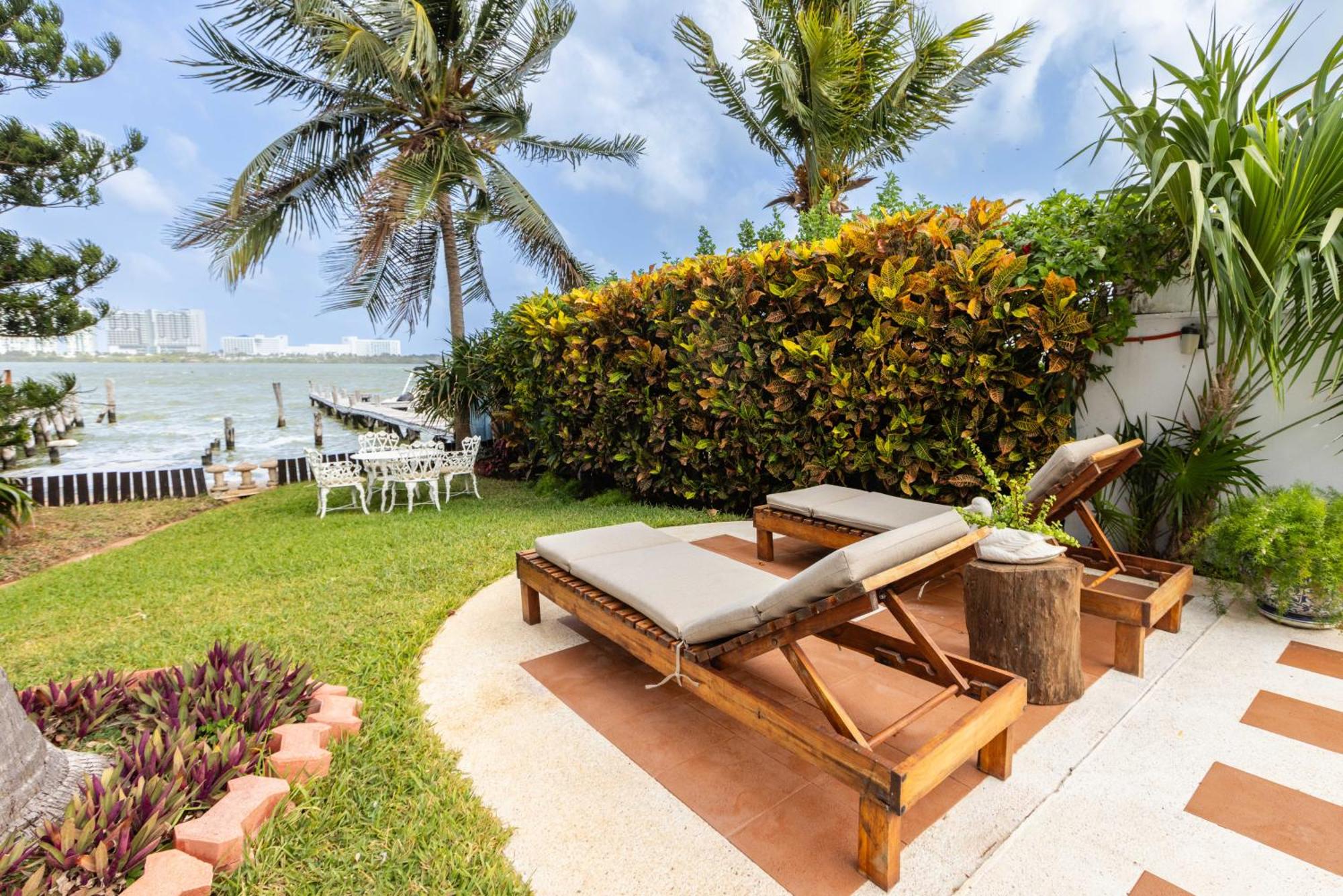 Magnifica Villa Palmeras luxurious 4 Br 6 Bds 4 Ba private pool lagoon front super fast Wifi, foto 7
