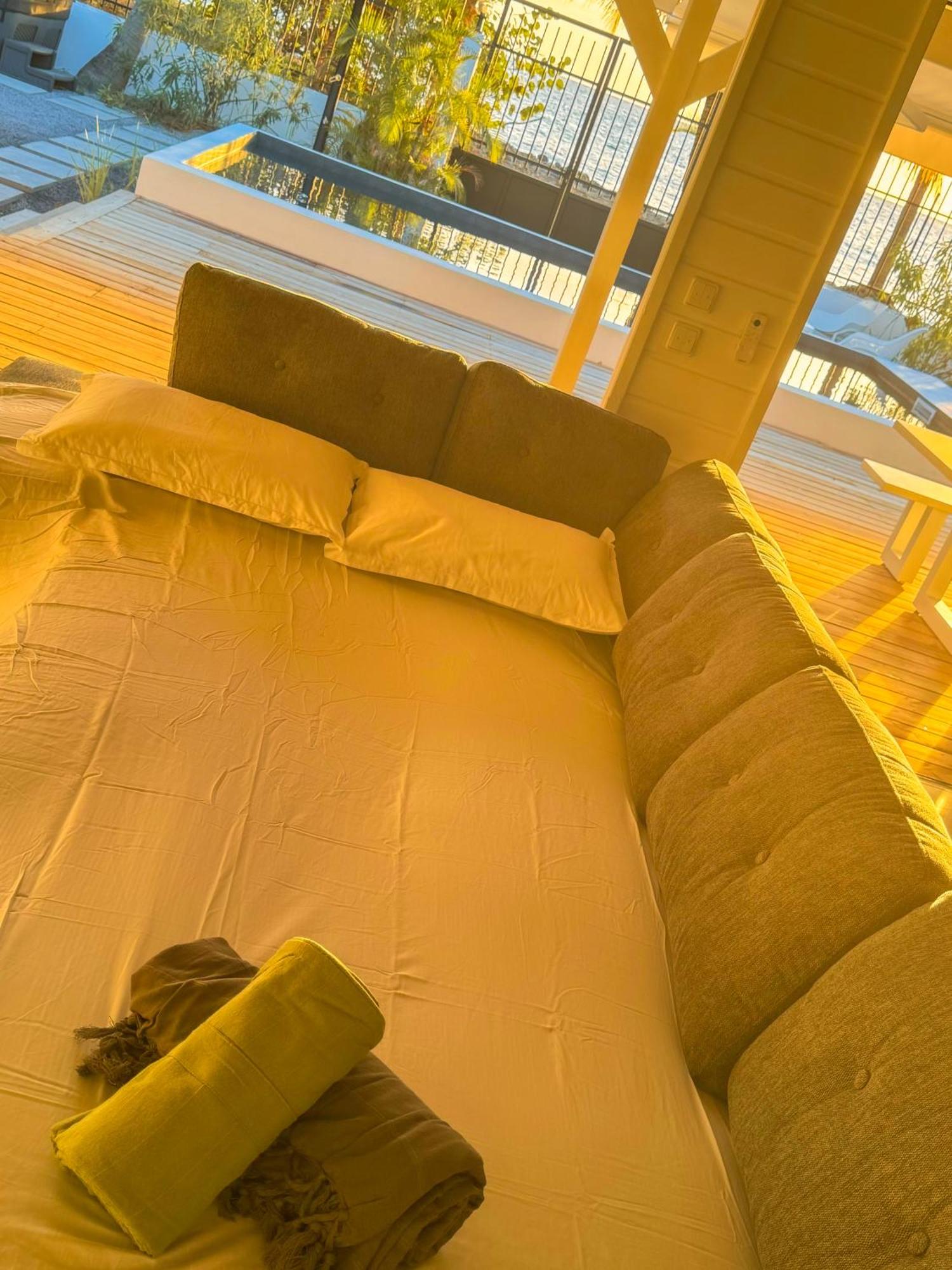 Kay Alice - Beachfront Villa, foto 16