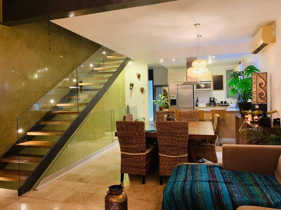 Beautiful Bali-Boho design Loft - Two blocks from sea, foto 7