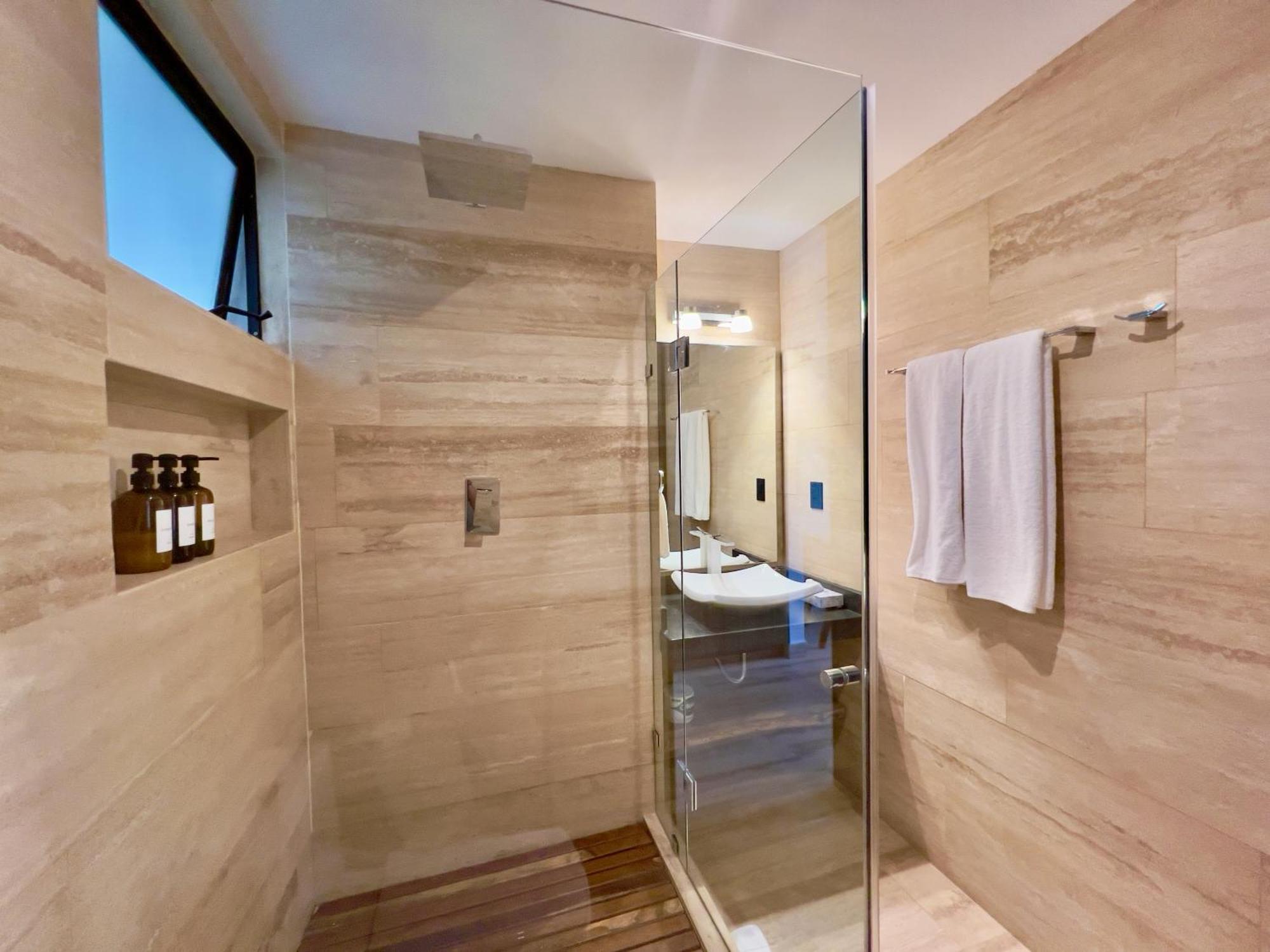 Unwind | Private Balcony & Rooftop Pools | Casago, foto 15
