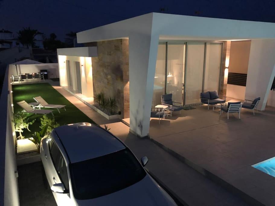 Moderne luksus villa i Torrevieja / Alicante