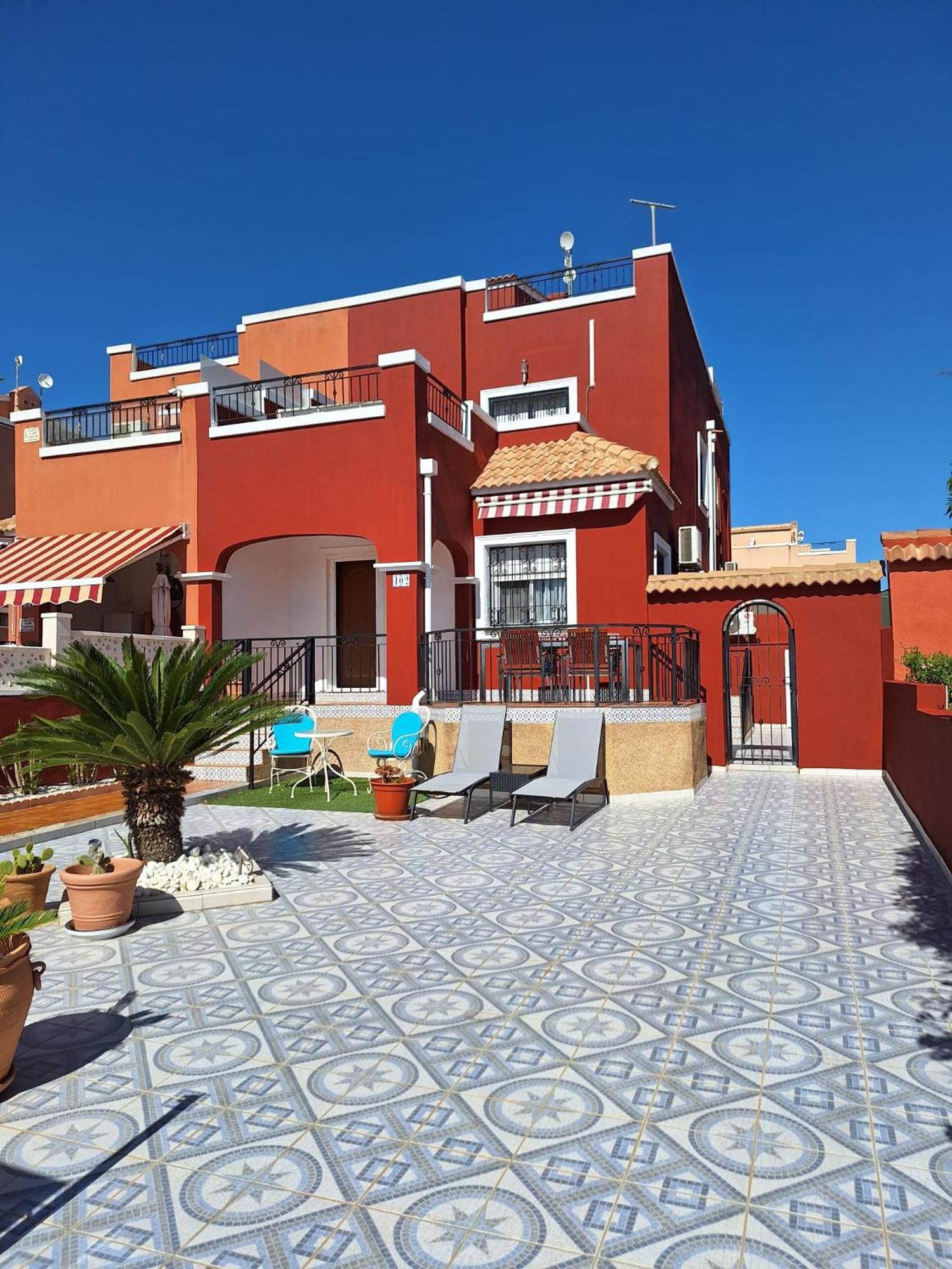 Casa Azul Los Montesinos