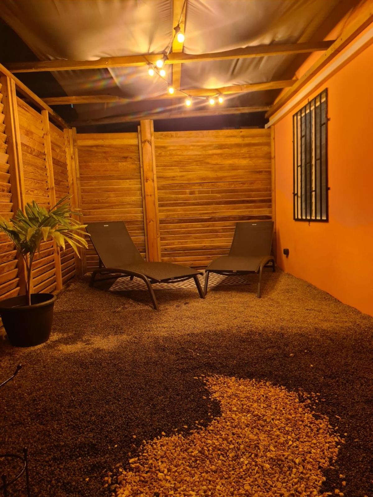La maison de Vénus - Petite maison créole à 3 min du front de mer - proche de la plage de la Pointe Faula - kitesurf et activités nautiques, foto 16