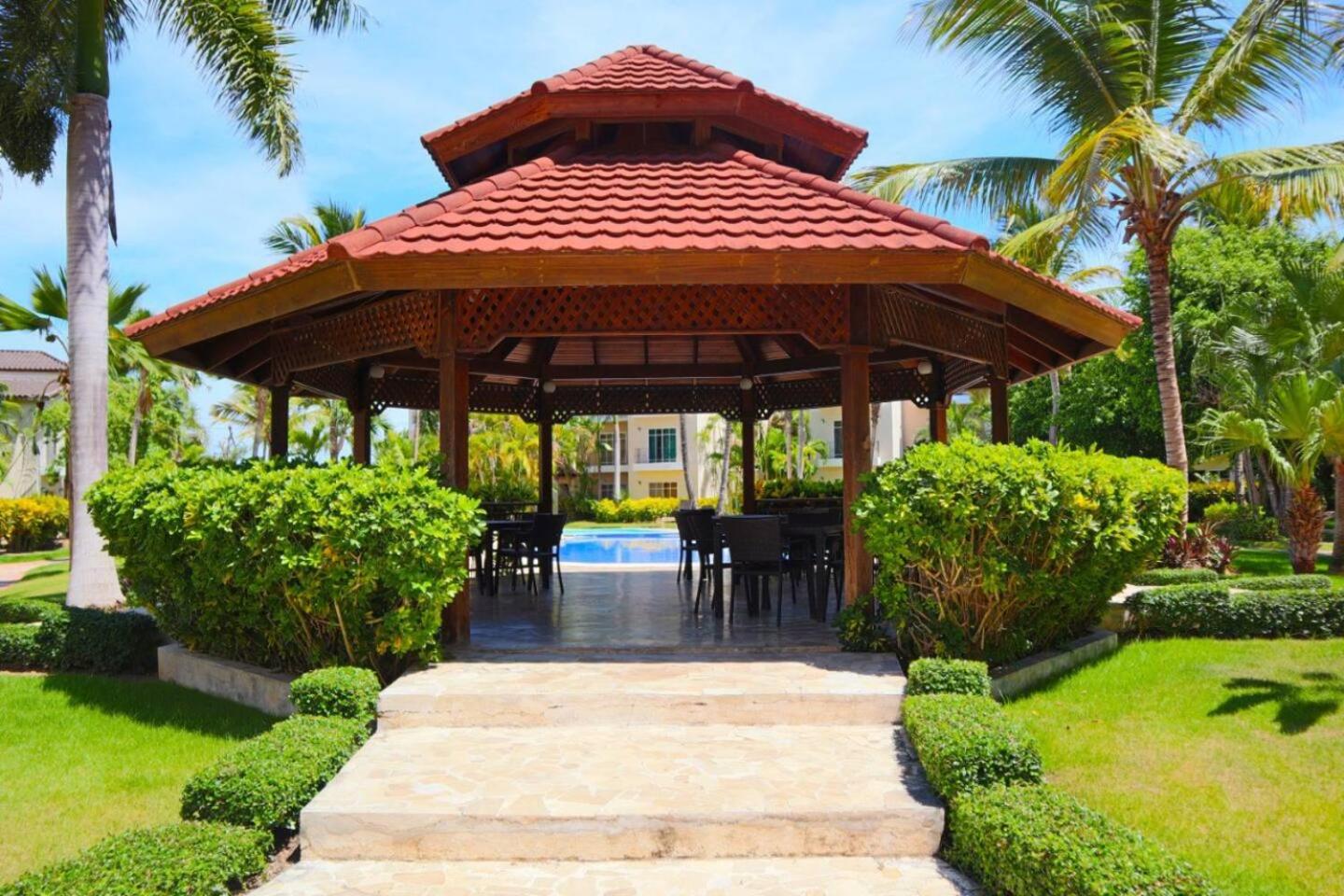Punta Cana 1-Bed Apt Sleeps 4 with Pool & Hot Tub, imagen 5
