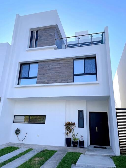 Hermosa Casa de 3 pisos en Condominio de lujo Playa del Carmen, imagen 3