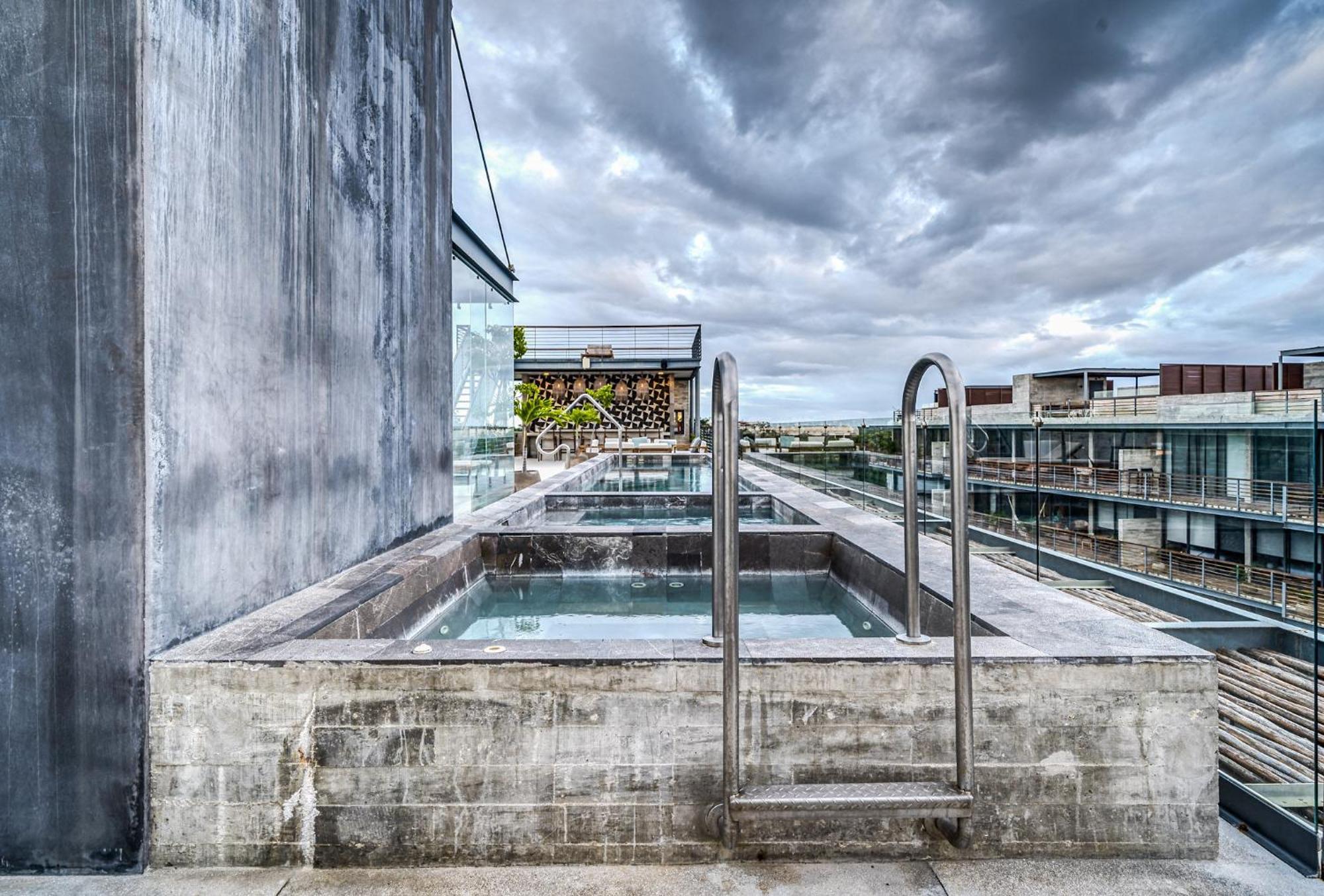 Waterworld 2BR on Cenote Pools and Gym Beach Club, foto 8