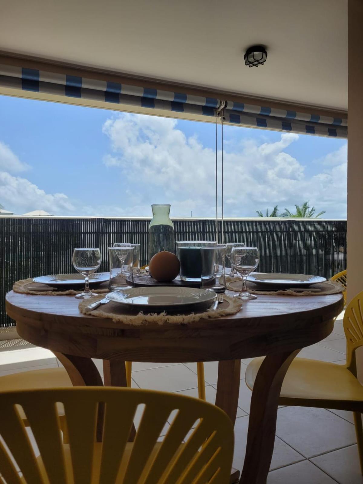 Le Soleil Bleu au Gosier- Grande terrasse - Citerne d'eau - Parking privé