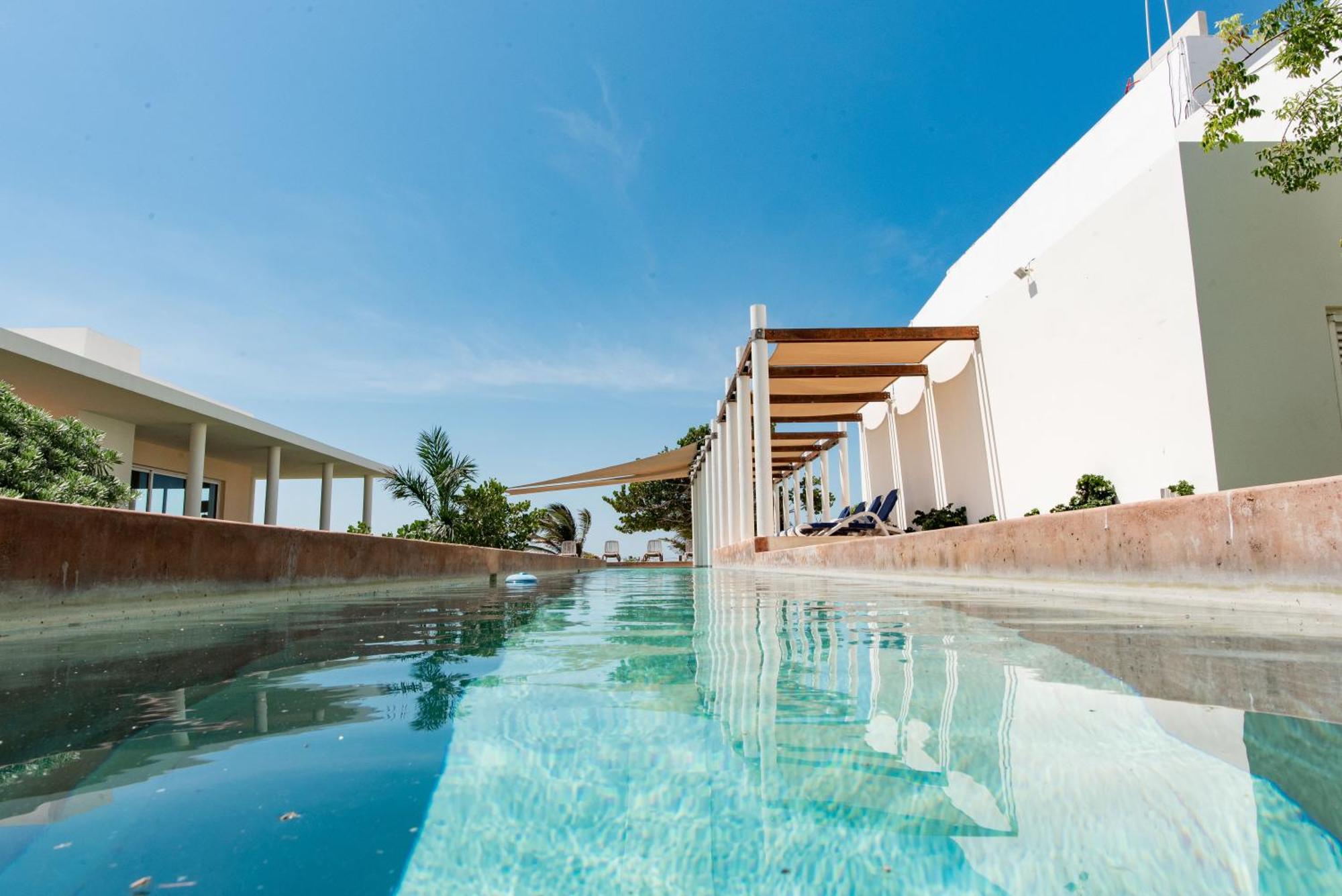 97985 Stunning beachfront Suites Wi-Fi East of Progreso, imagen 2
