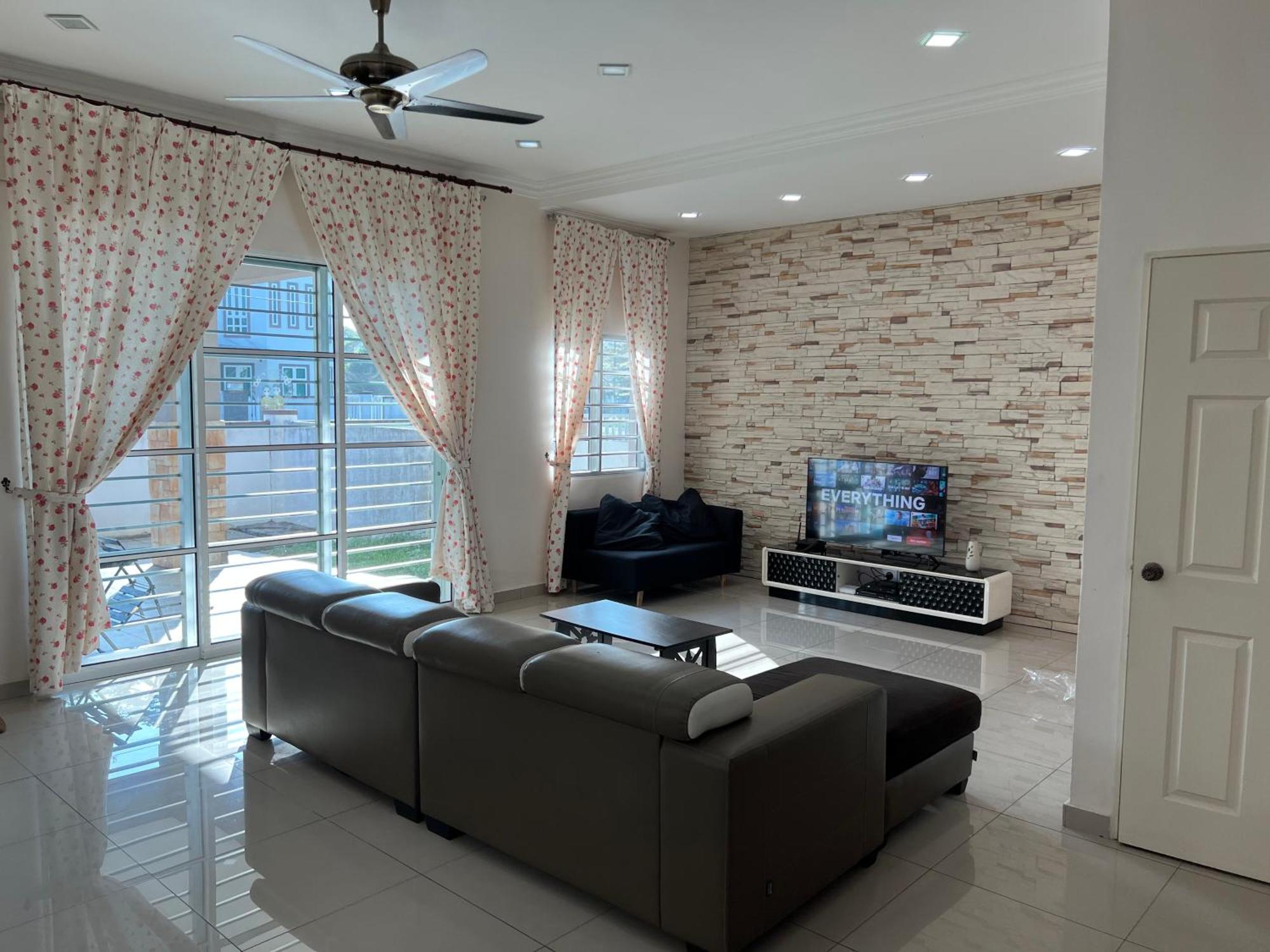 Sitiawan Homestay Entire Semi D house