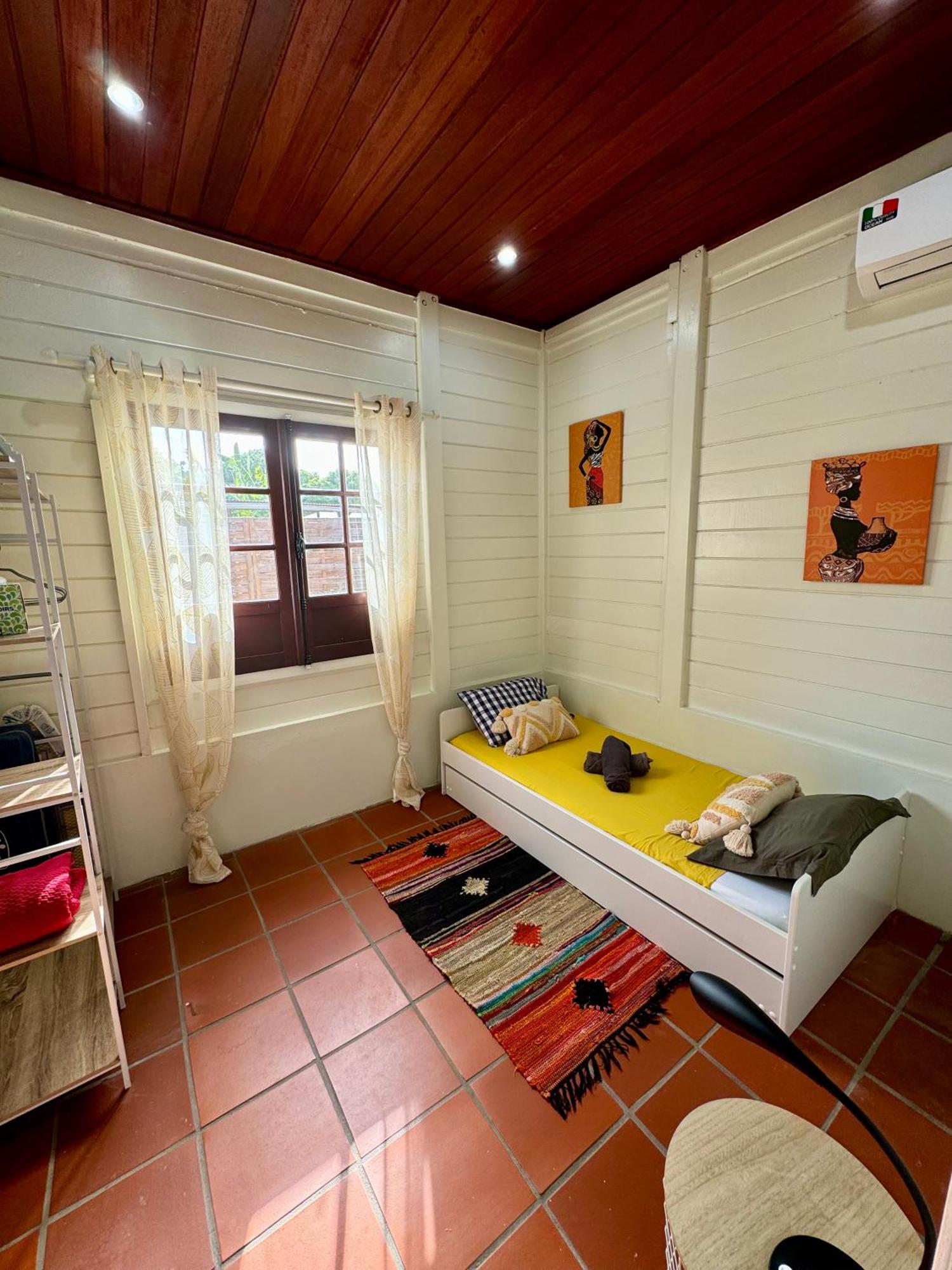 Bungalow Gaspardo , 2 chambres climatisées , à 2 mins à pied de la plage , wifi , jardin clos, parking ,sans vis-à-vis , Le Carbet, foto 6
