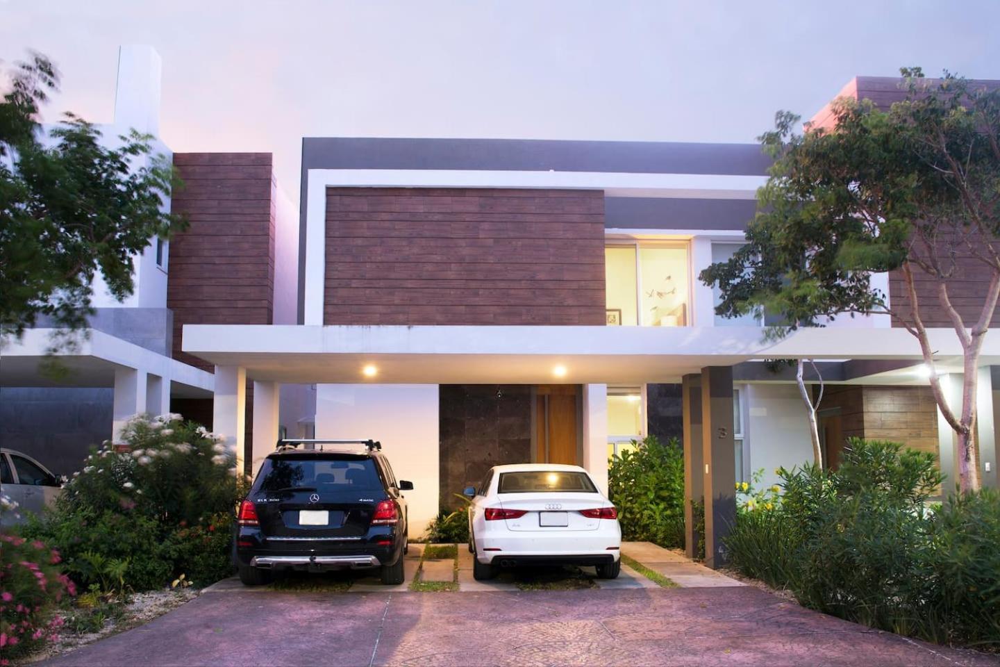 Modern House Surrounded By Nature, imagen 5