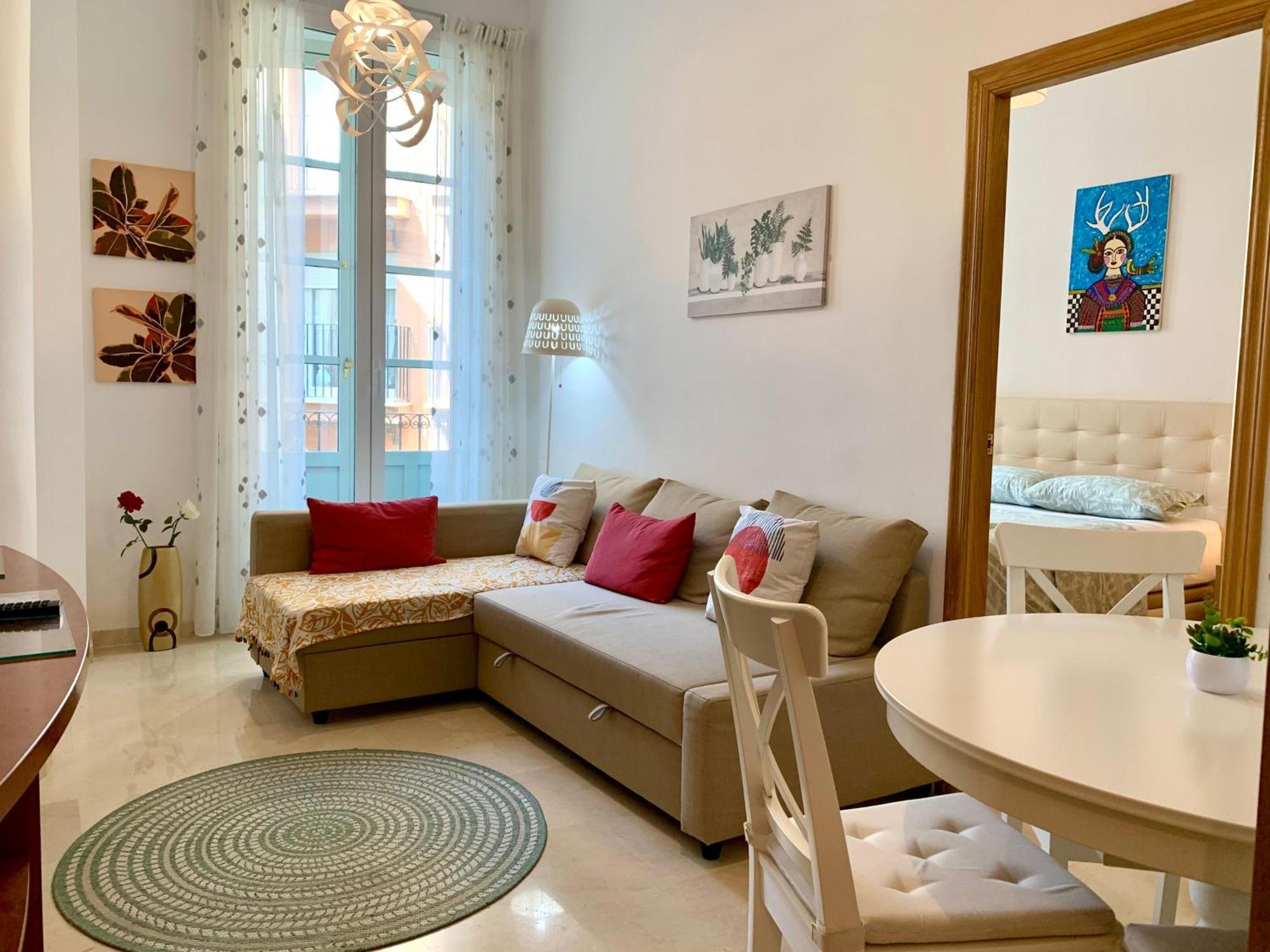 Charming Flat at Historic Centre & short walk to Beach