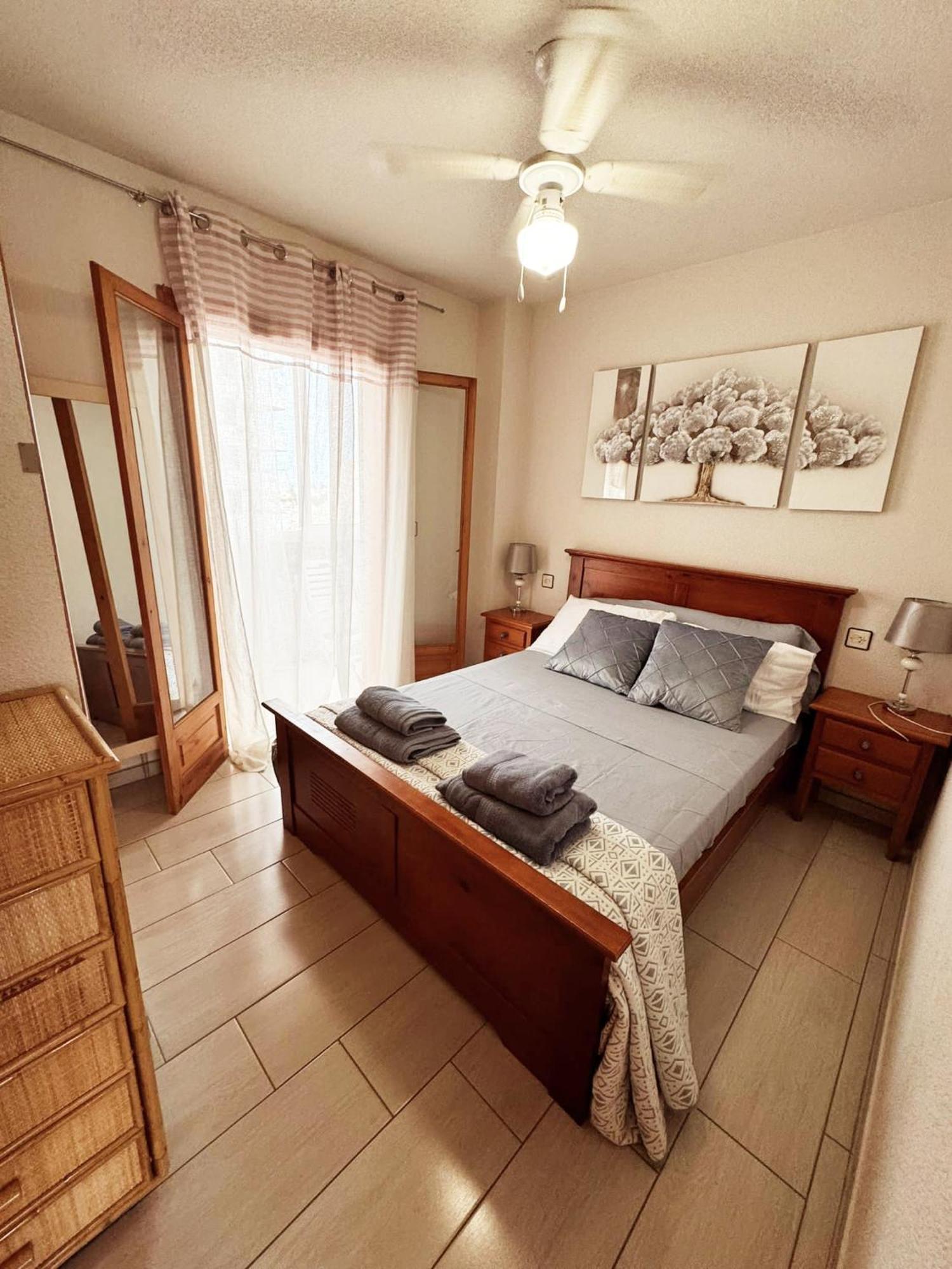 APARTAMENTOS ROSI - 5-10 Minute Walk To La Zenia Beach, Sea View, Beach Bar, Cliff Walk, Shops, Paddys Point, Cabo Roig - fast Fibre Optic Broadband, Parking, Tassimo coffee machine, TV Firestick compatible