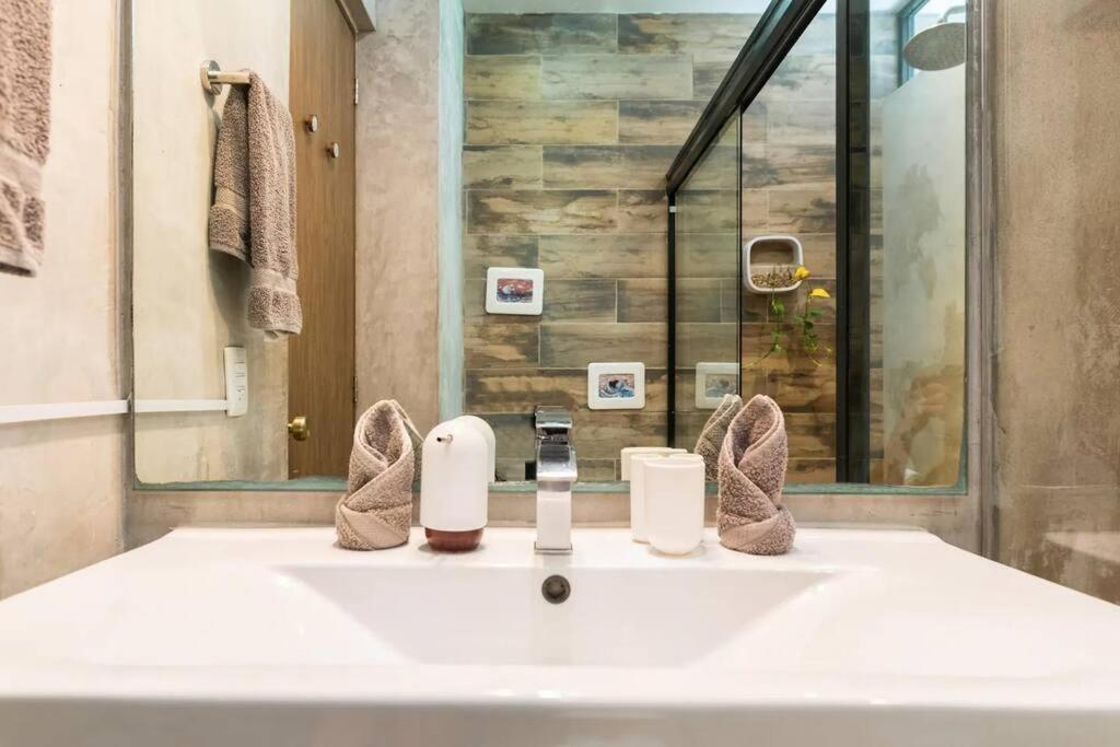 3BR Penthouse with Rooftop Pool Near Centro, foto 16