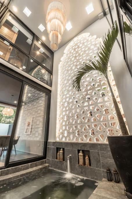 4BR Villa with Pool, Rooftop Bar and Lounge