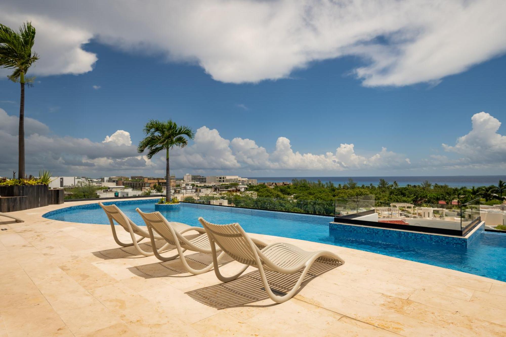 Menesse Liltowm rooftop con vista al mar, imagen 5