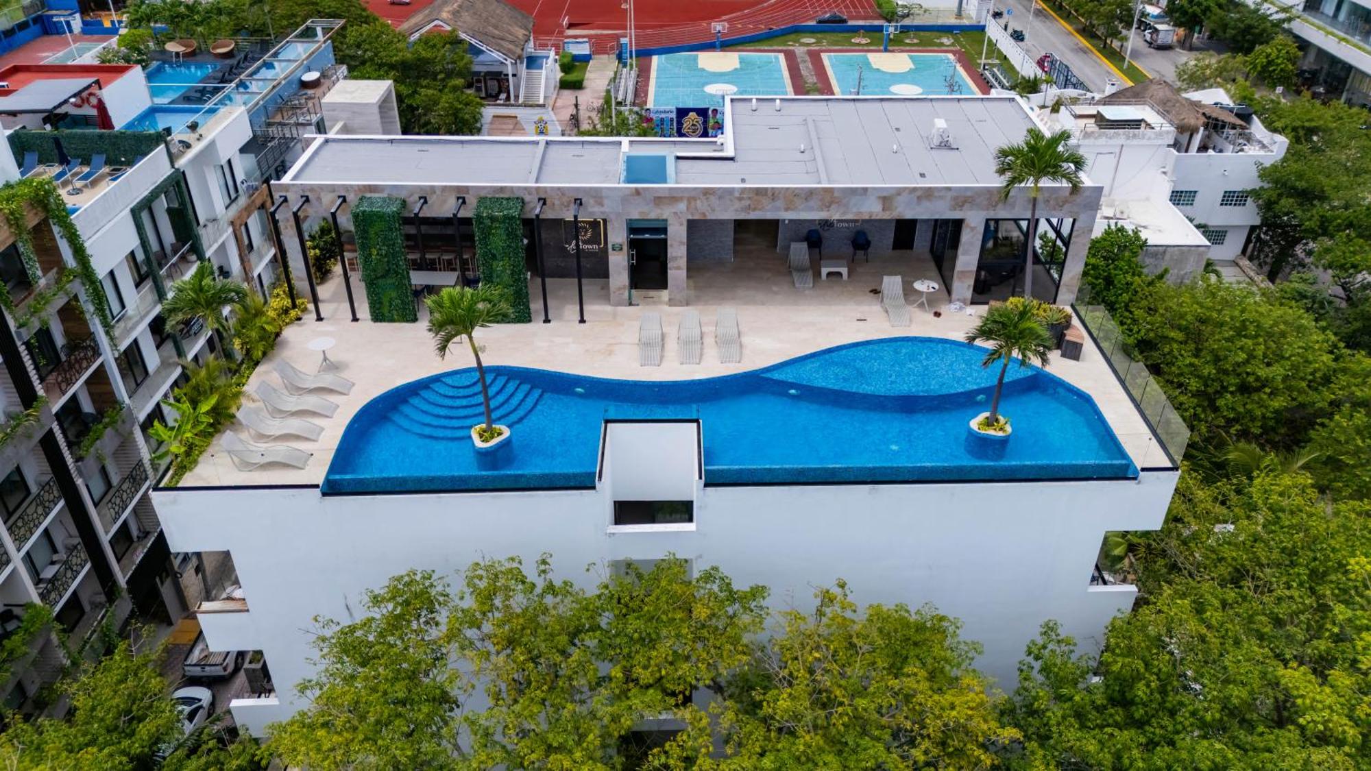 Menesse Liltowm rooftop con vista al mar, imagen 2