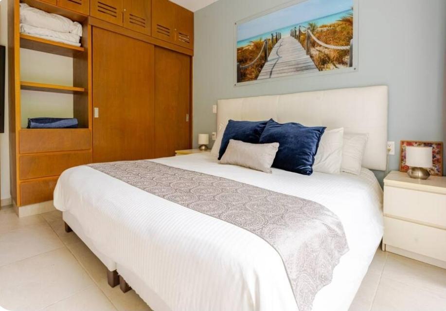 Modern 1 bedroom suite by beach Great location!, foto 10