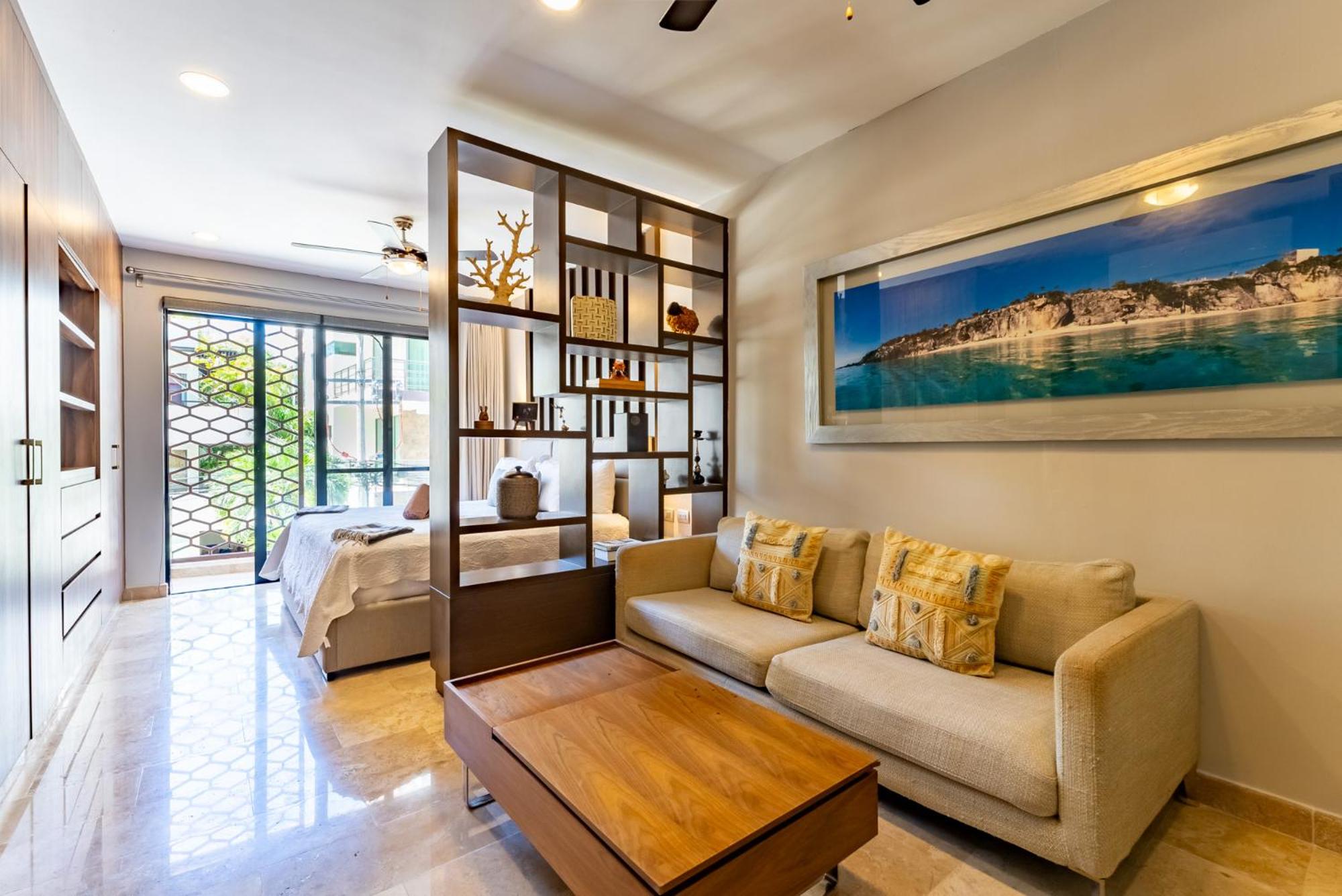 Bahay Condos steps from the beach and 5th ave, imagen 3