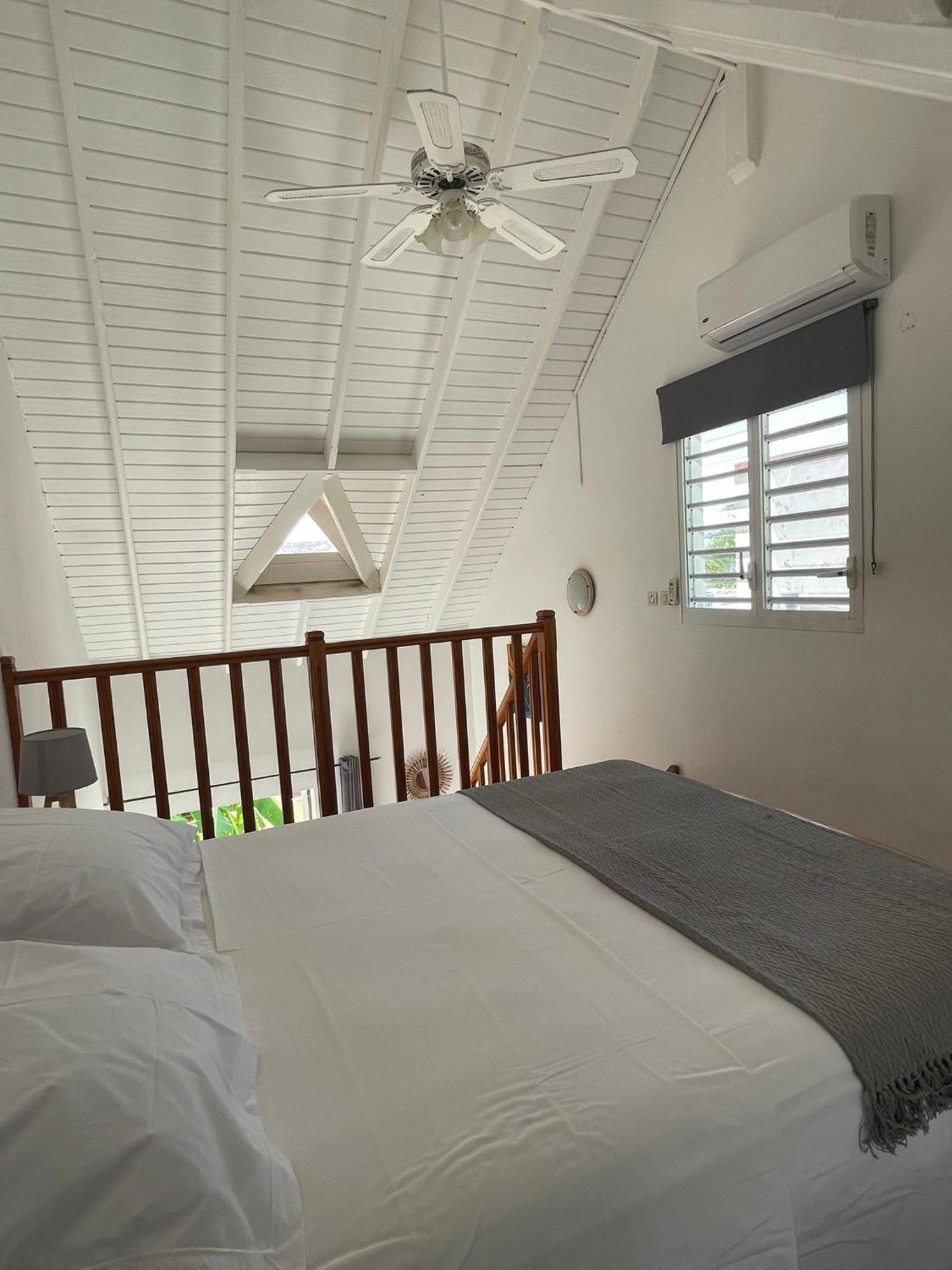 Appartements CHEZ COCO - Résidence de charme au coeur de Terre-de-haut - Clim, kitchenette, terrasse et Wifi - Proche Centre & Plage, foto 15
