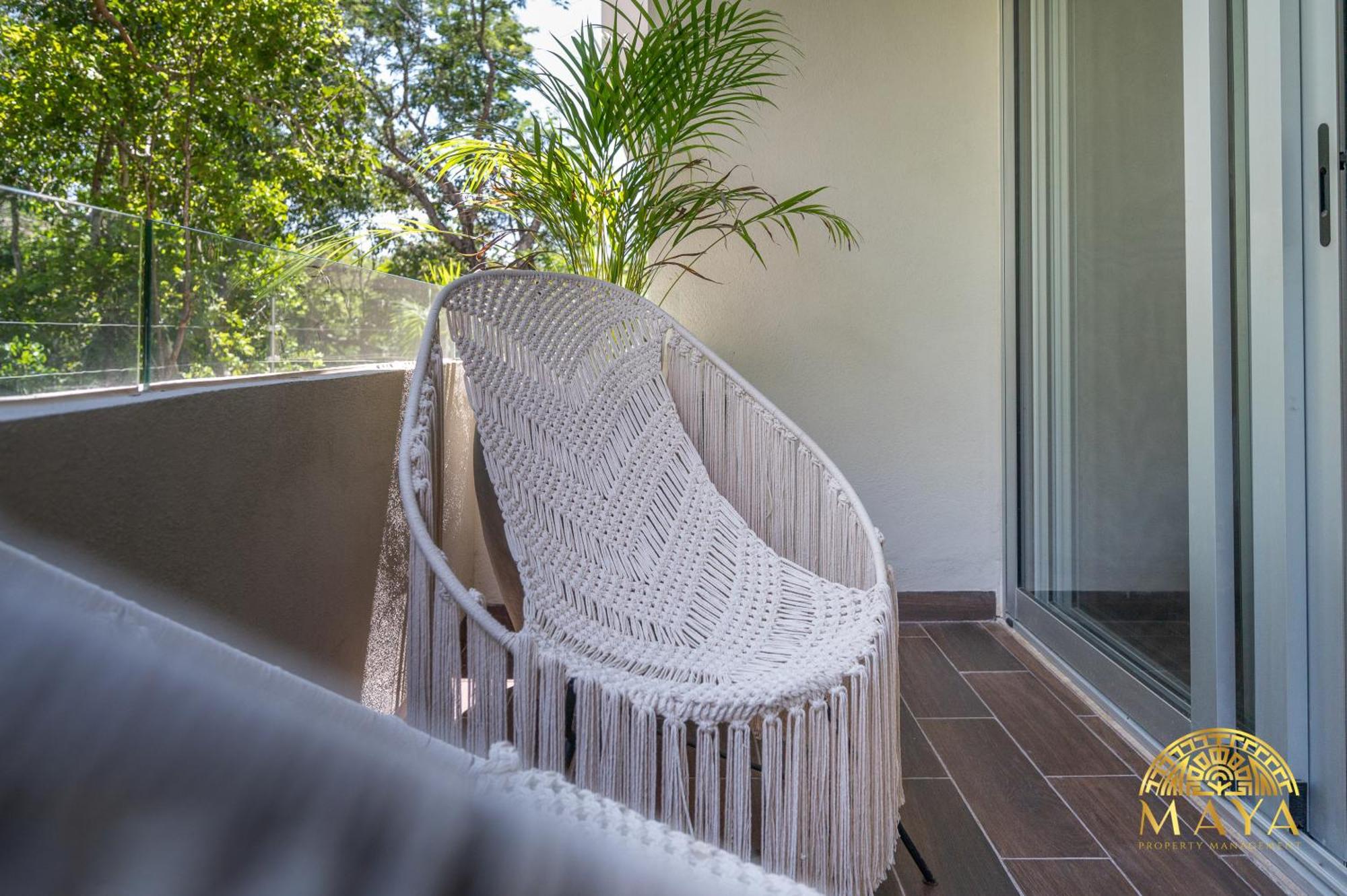 NHOA 206C Lux 1BR Condo Jungle View in Aldea Zama, imagen 2