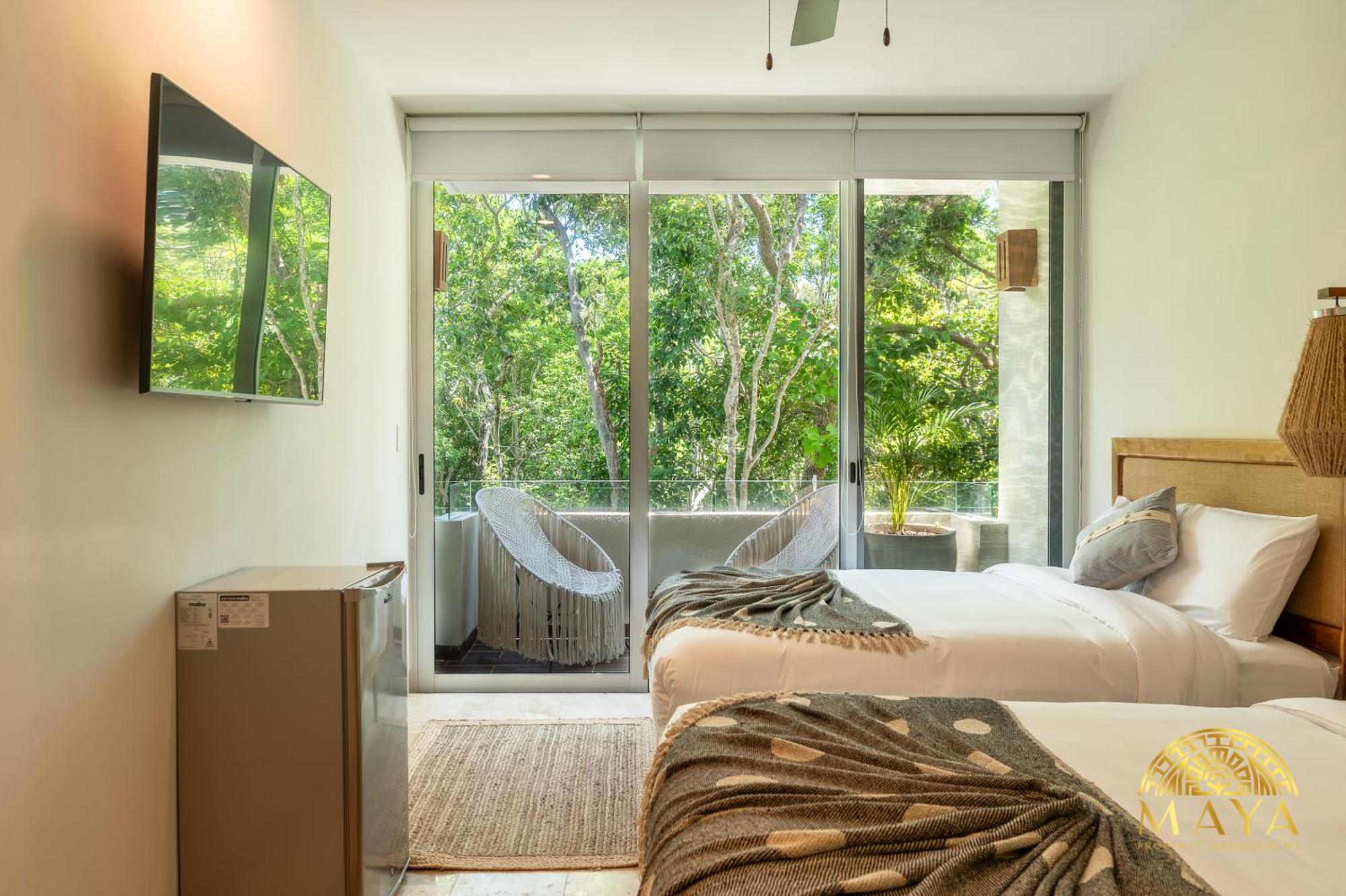 NHOA 206C Lux 1BR Condo Jungle View in Aldea Zama, imagen 3