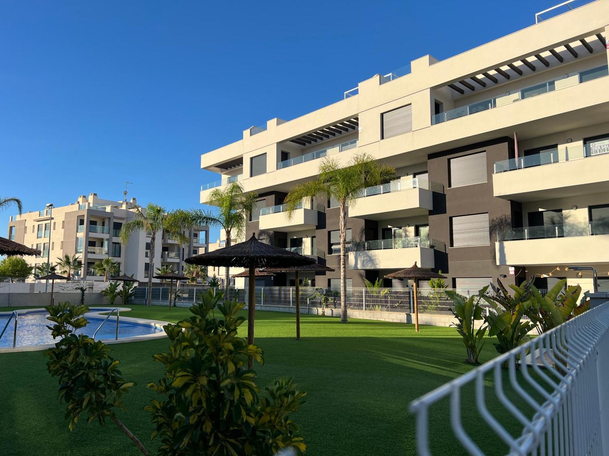 Poolside 2BR apartment Villamartin