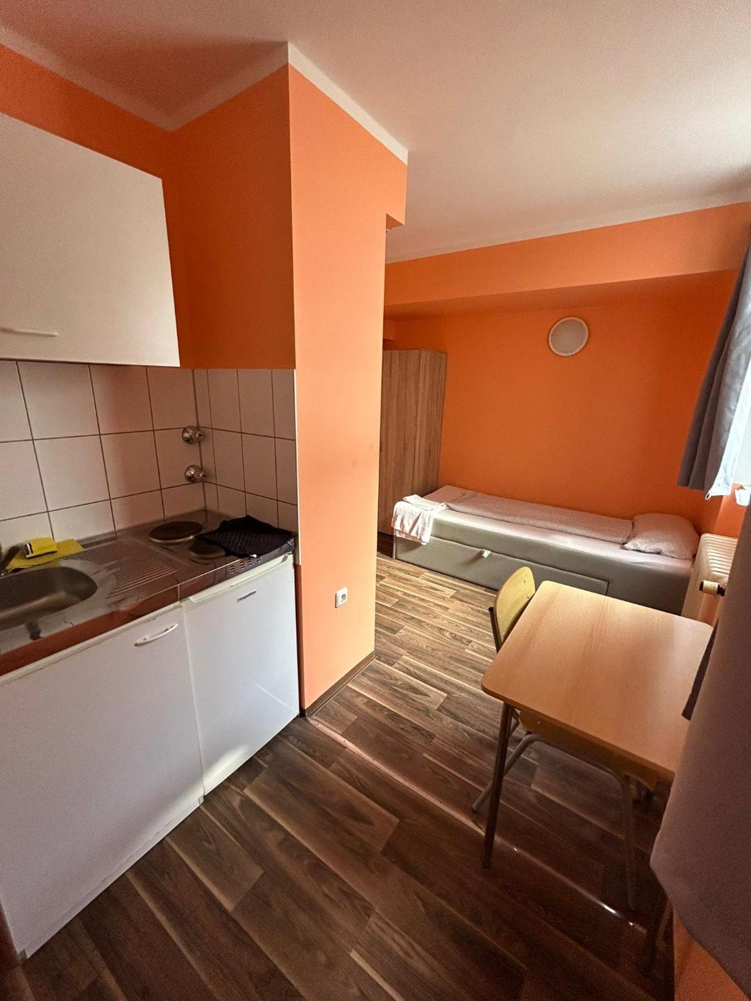 2-Rent Group Hostel Apartments SEN14