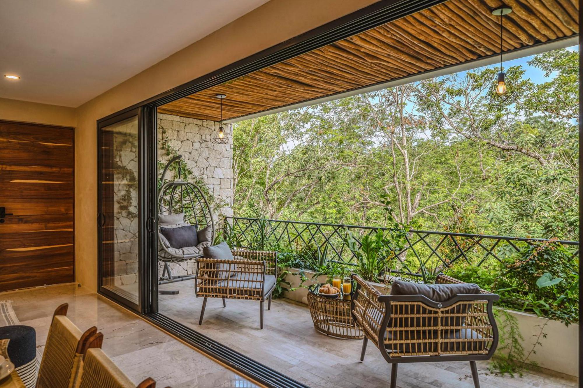 Fast Wi-Fi Deluxe 3BR PH with Private Pool and Rooftop, imagen 3