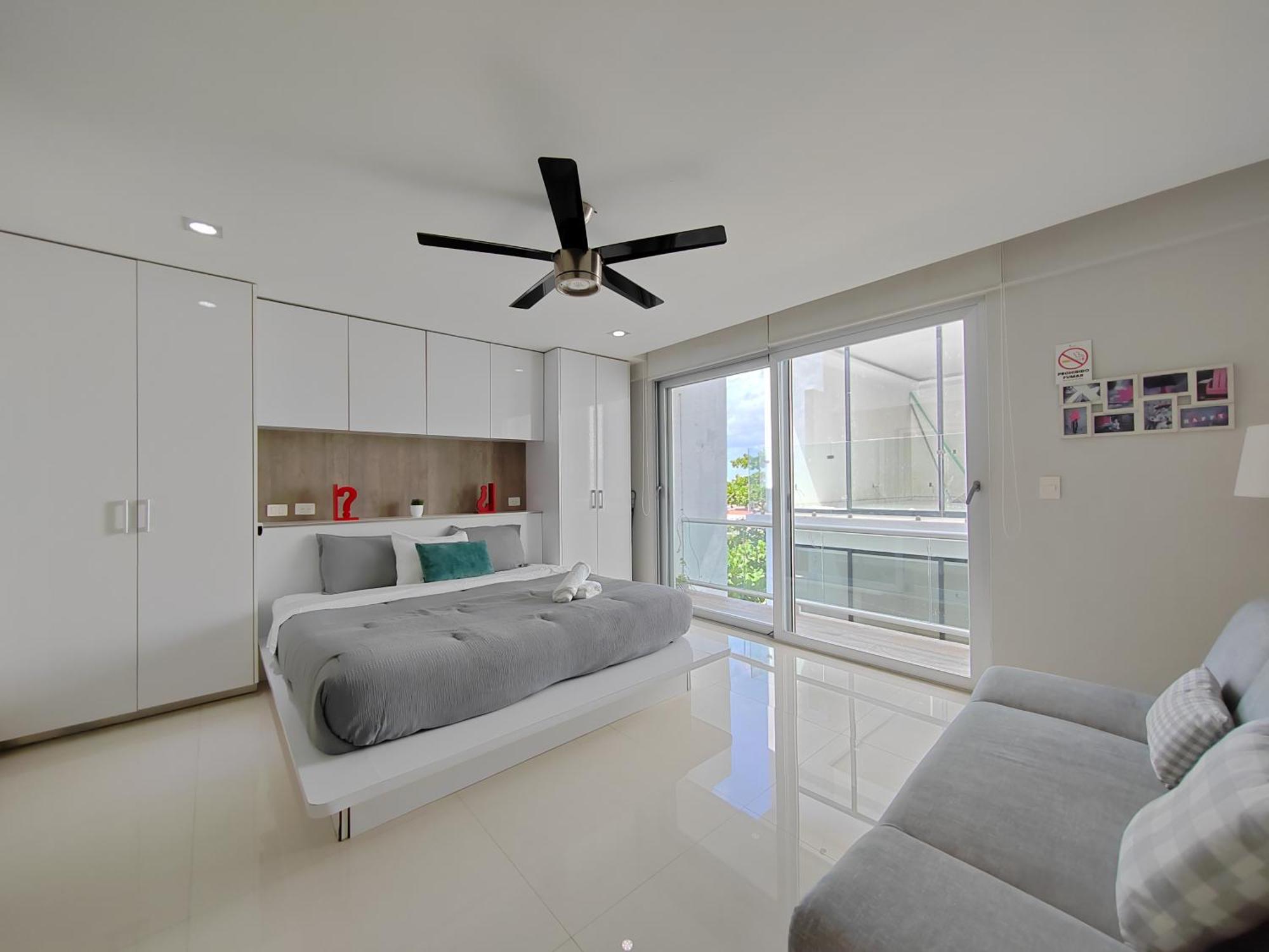 Centrally located apartments steps away from 5th avenue and the beach! By.Yeah, foto 6