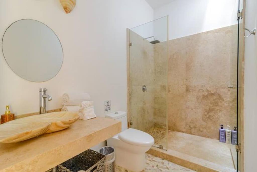 Unwind at Villa Magdalena, private villa with 3 bedrooms, rooftop pool and fast Wi-Fi for digital nomads, foto 8