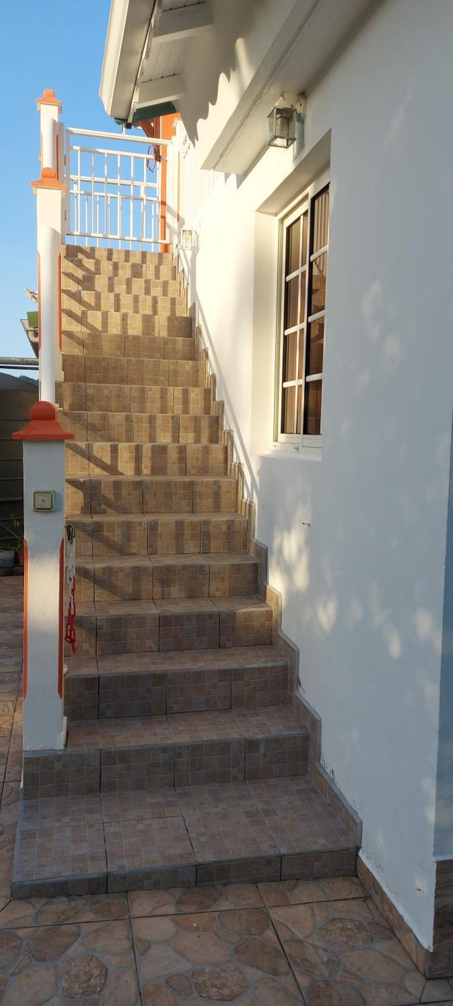 HAUT DE VILLA " vu sur la colline "